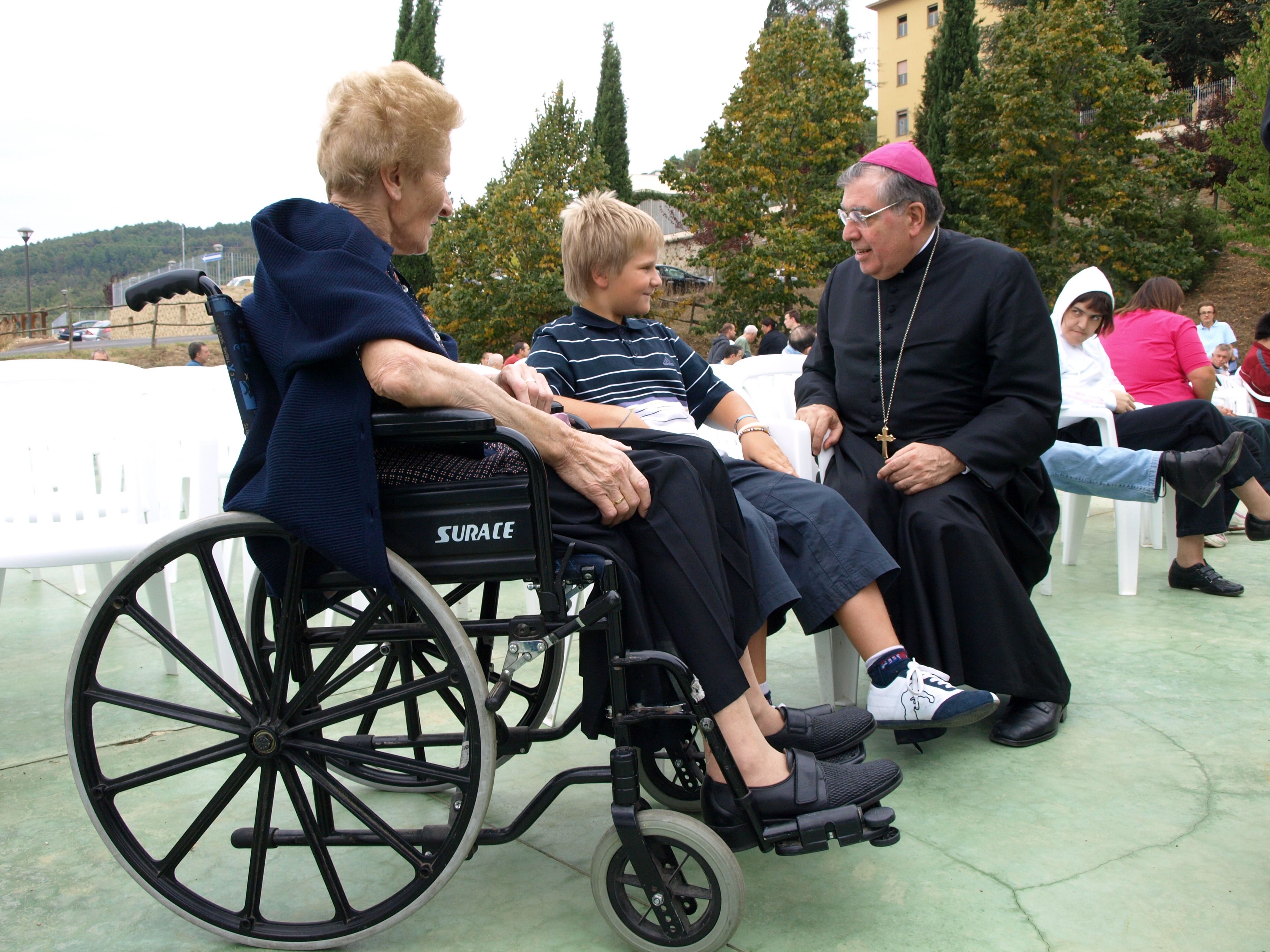 L'arcivescovo Riccardo Fontana fra i disabili ad Arezzo / DIOCESI DI AREZZO