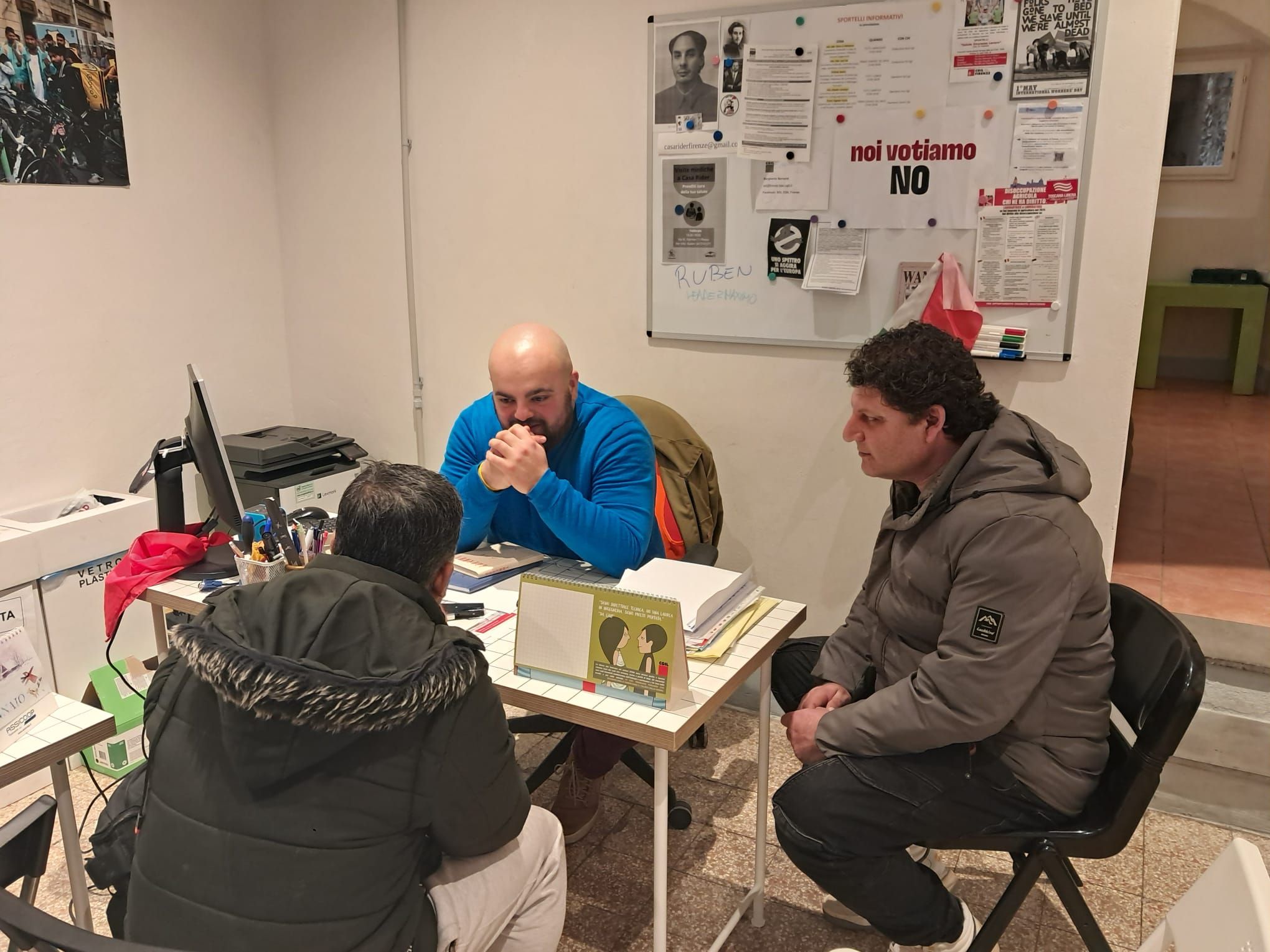 Una consulenza legale all'interno di "Casa rider" a Firenze