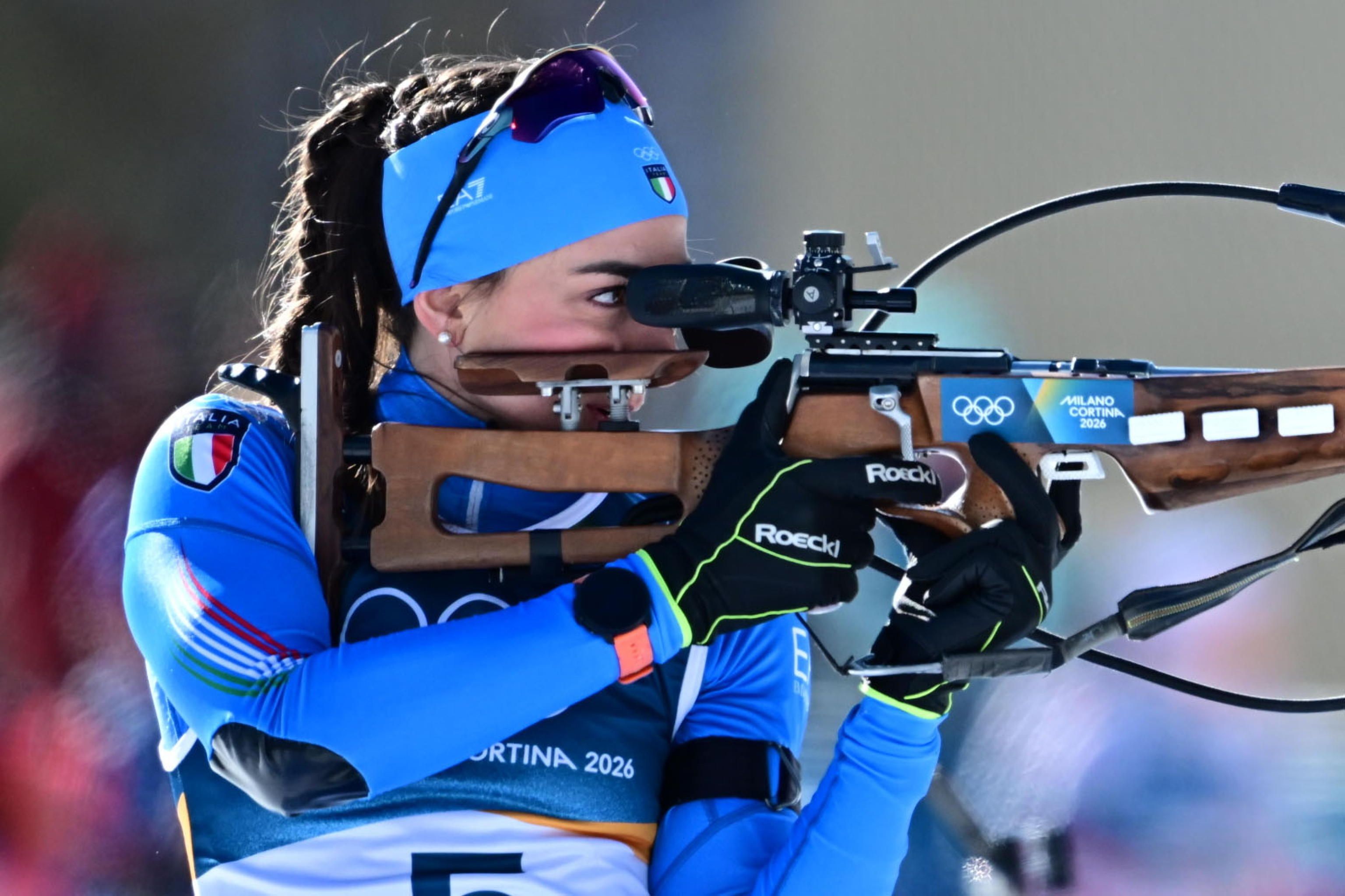 Lisa Vittozzi, medaglia d'oro nel biathlon, la prima di sempre ai Giochi per l'Italia /Ansa