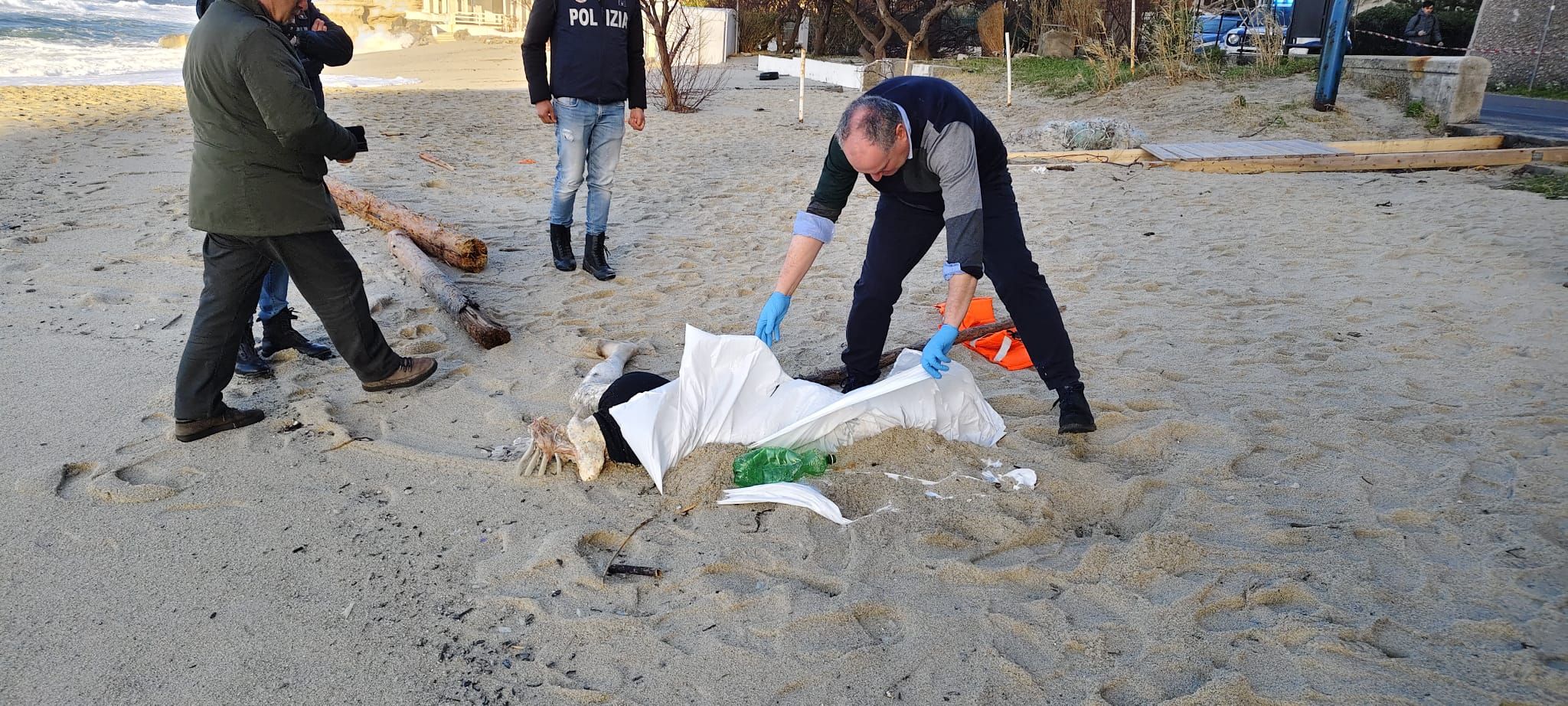 Un altro corpo ritrovato su una spiaggia del Vibonese