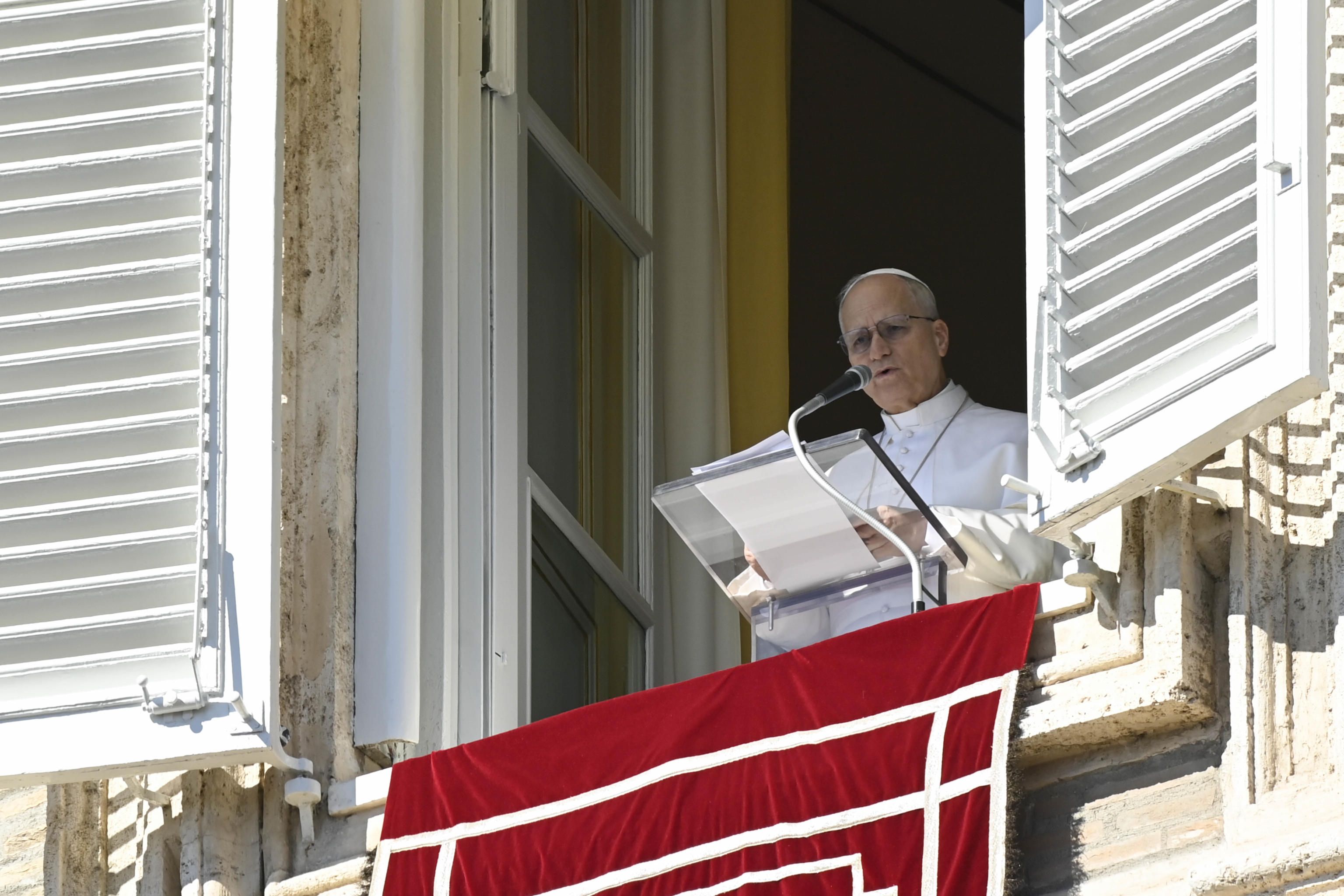 Papa Leone XIV durante l'Angelus in piazza San Pietro, 22 febbraio 2026 - (ANSA/Vatican Media) 