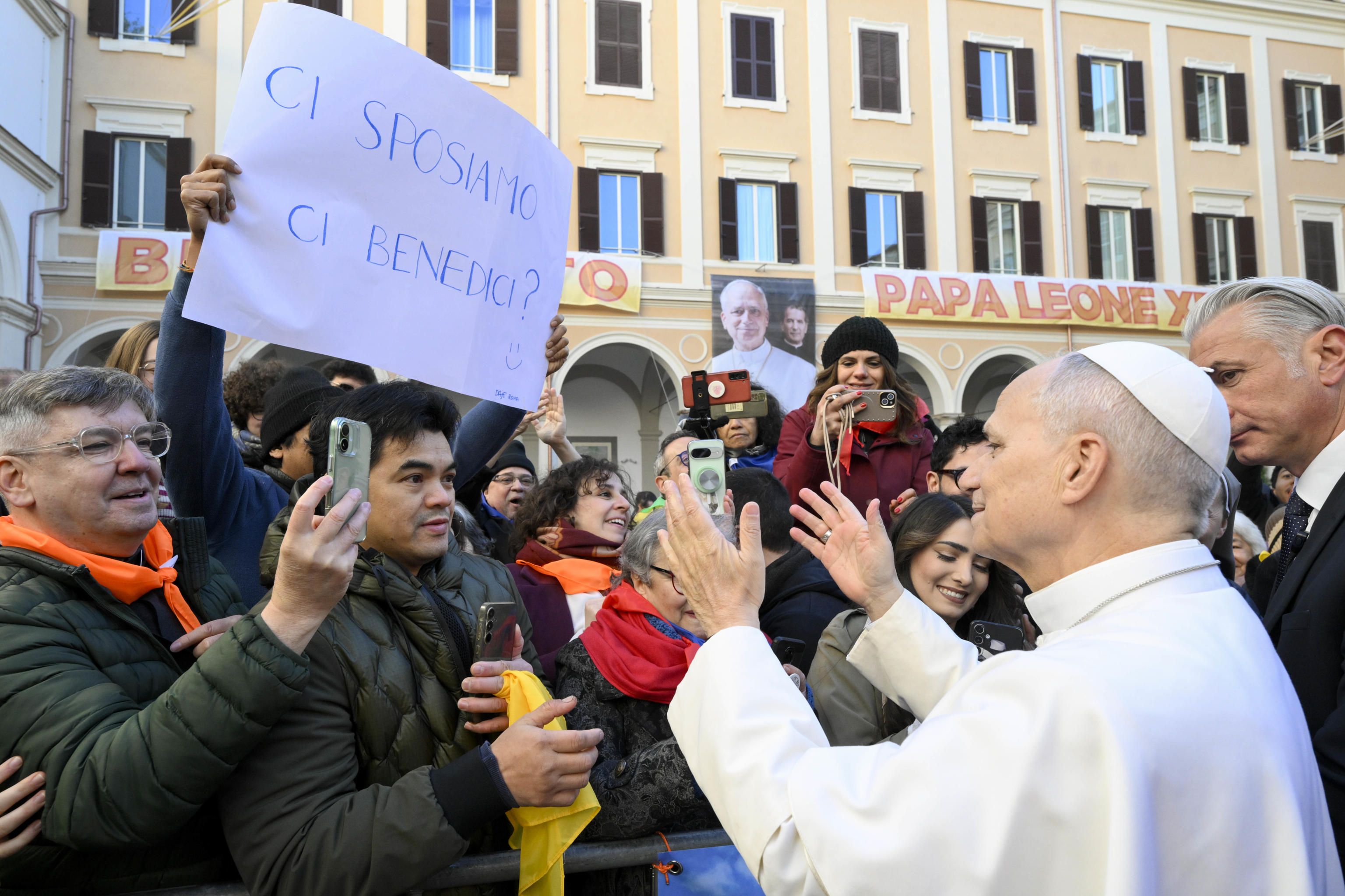 L'incontro del Papa con i fedeli della comunità della Basilica del Sacro Cuore di Gesù a Castro Pretorio, 22 febbraio 2026 - (ANSA/Vatican Media)