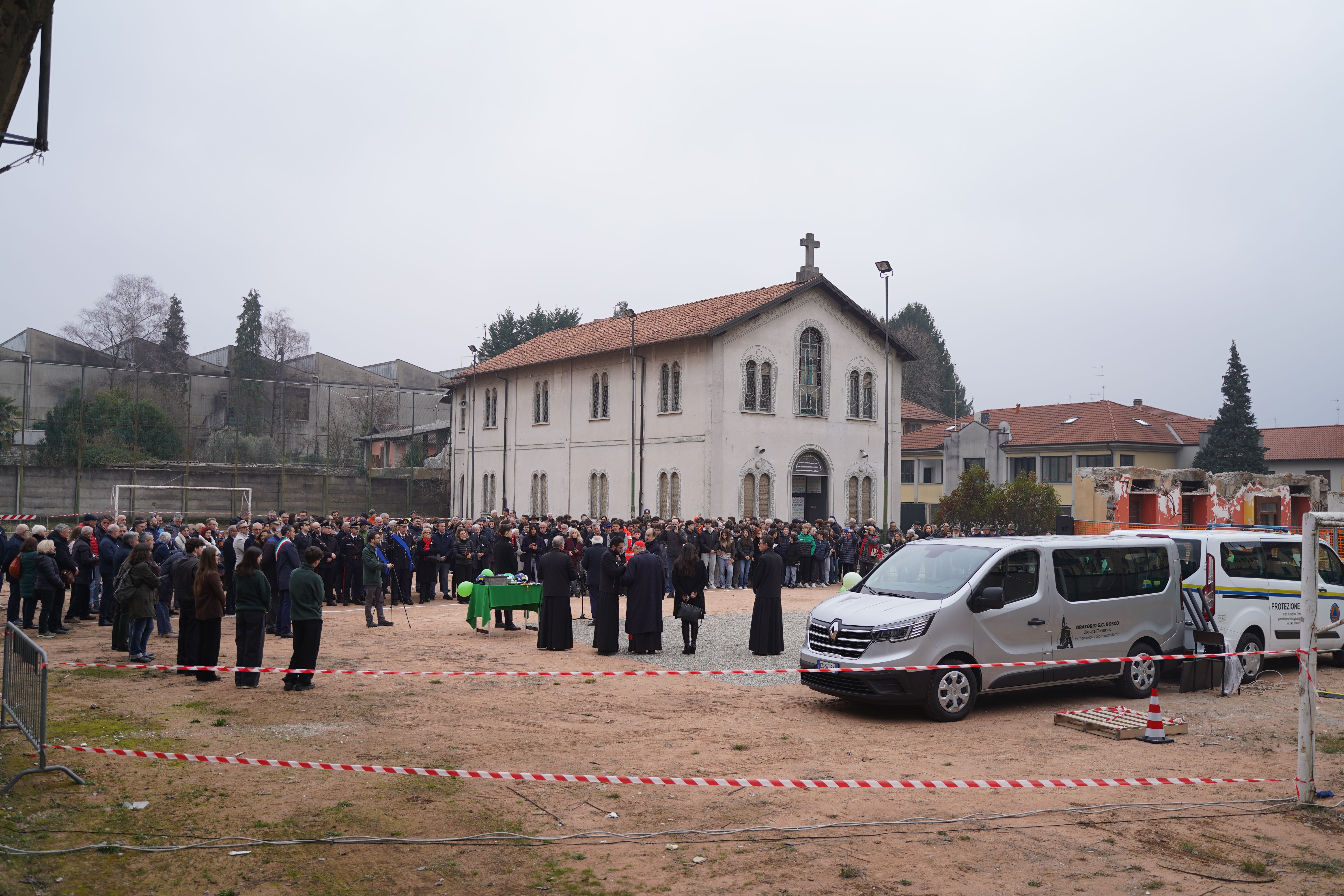 Olgiate Comasco: la cerimonia della benedizione e della posa della prima pietra del nuovo oratorio / foto A. Spinelli