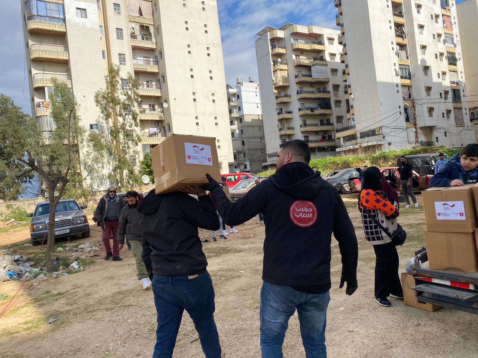 I volontari dell'Ordine di Malta distribuiscono gli aiuti umanitari in Libano