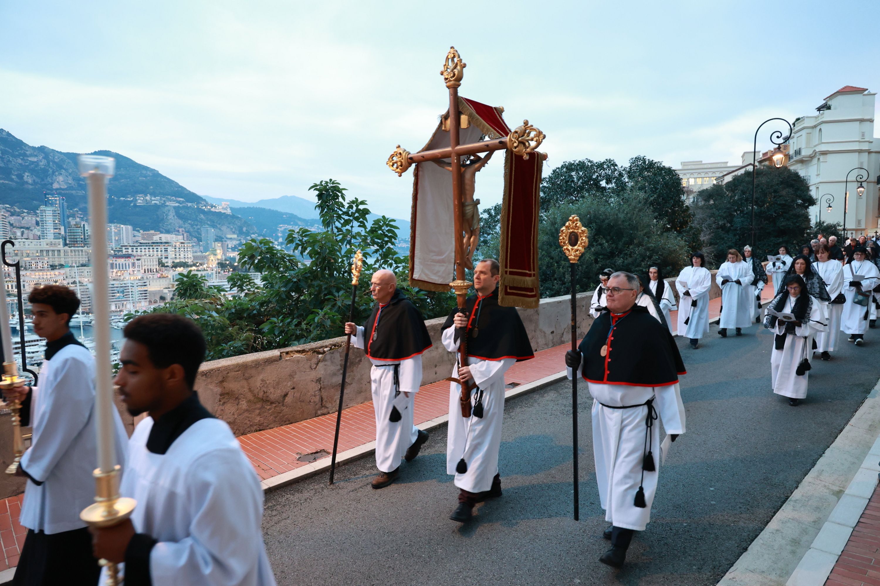 La processione di santa Devota, la patrona del Principato di Monaco, davanti al Palazzo dei principi / Diocèse de Monaco