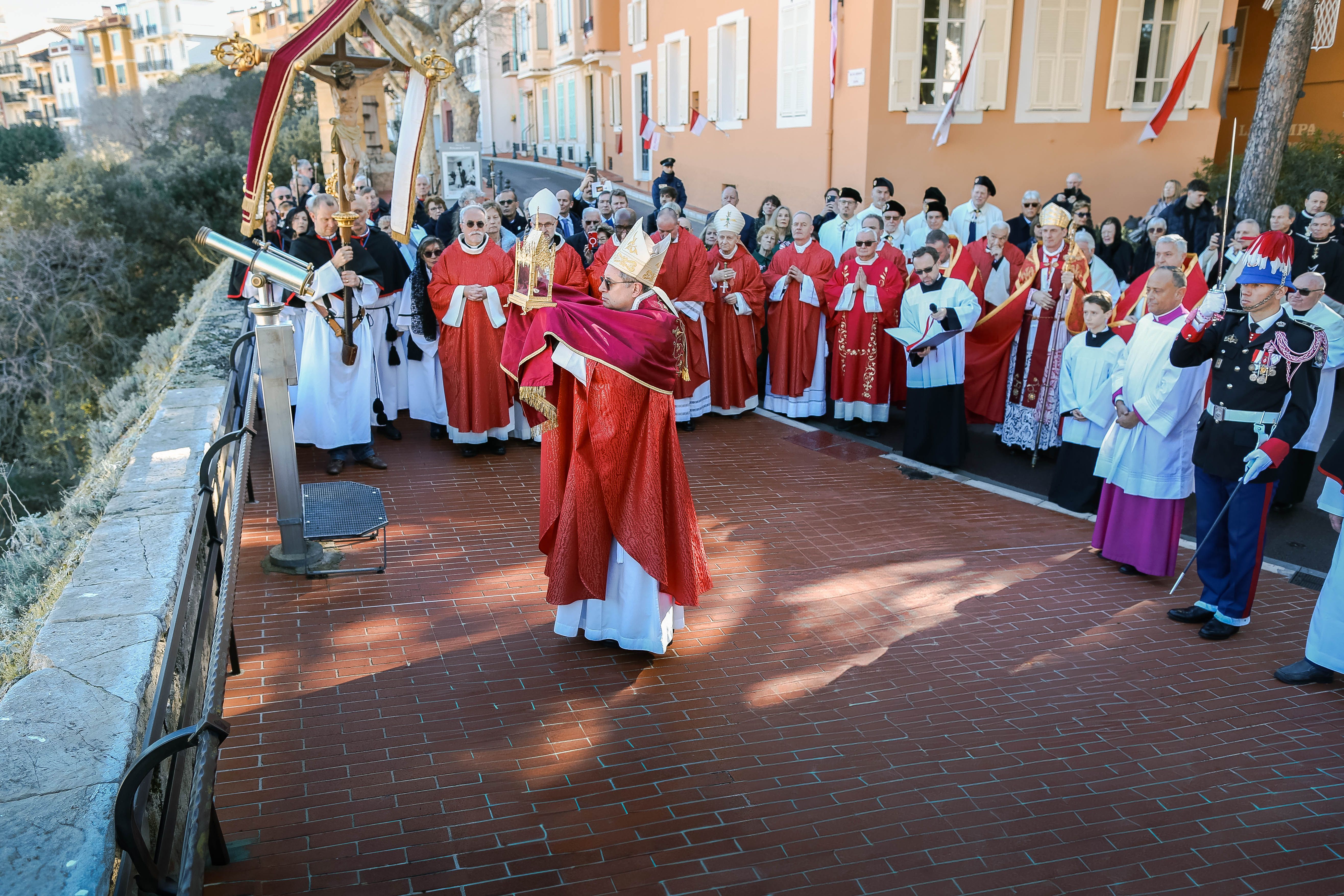 La processione di santa Devota, la patrona del Principato di Monaco, davanti al Palazzo dei principi / Diocèse de Monaco