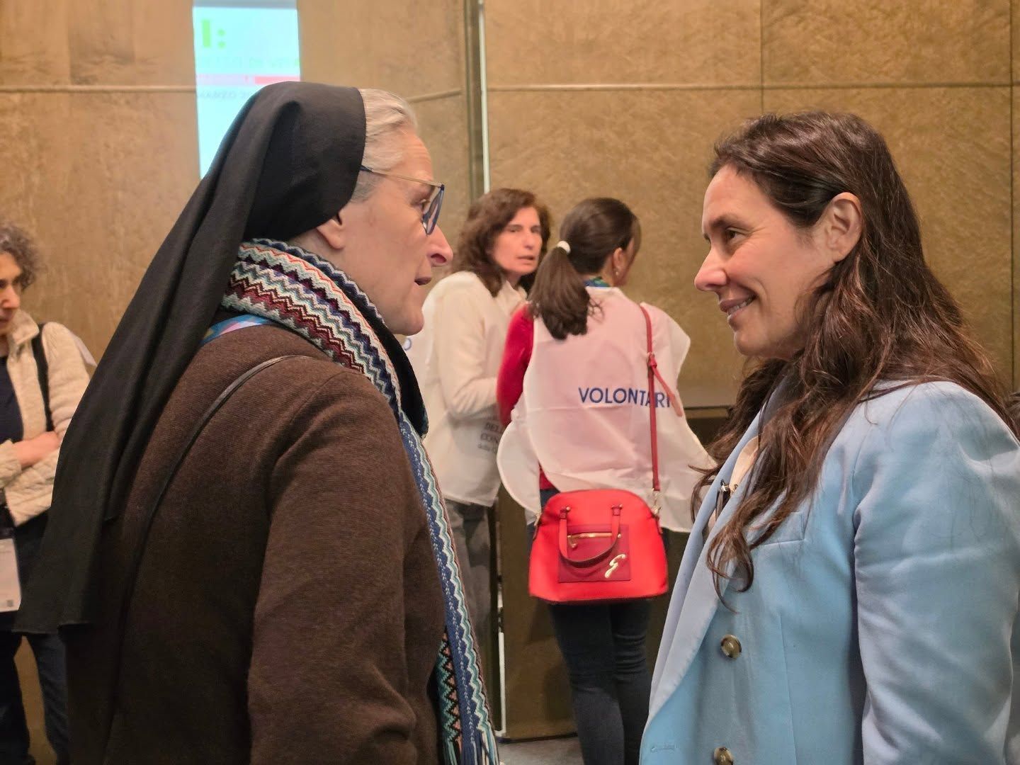 Suor Veronica Donatello e la ministra Locatelli al convegno Cei di Bergamo