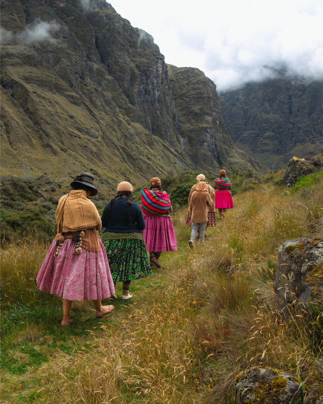 Un'altra immagine delle Cholitas Escaladoras