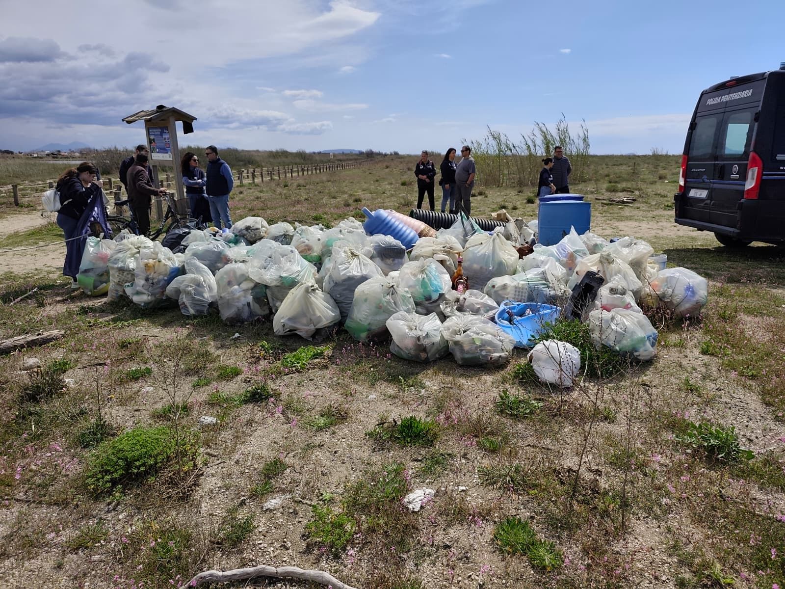 I rifiuti raccolti nell'iniziativa dai detenuti di quattro carceri campani