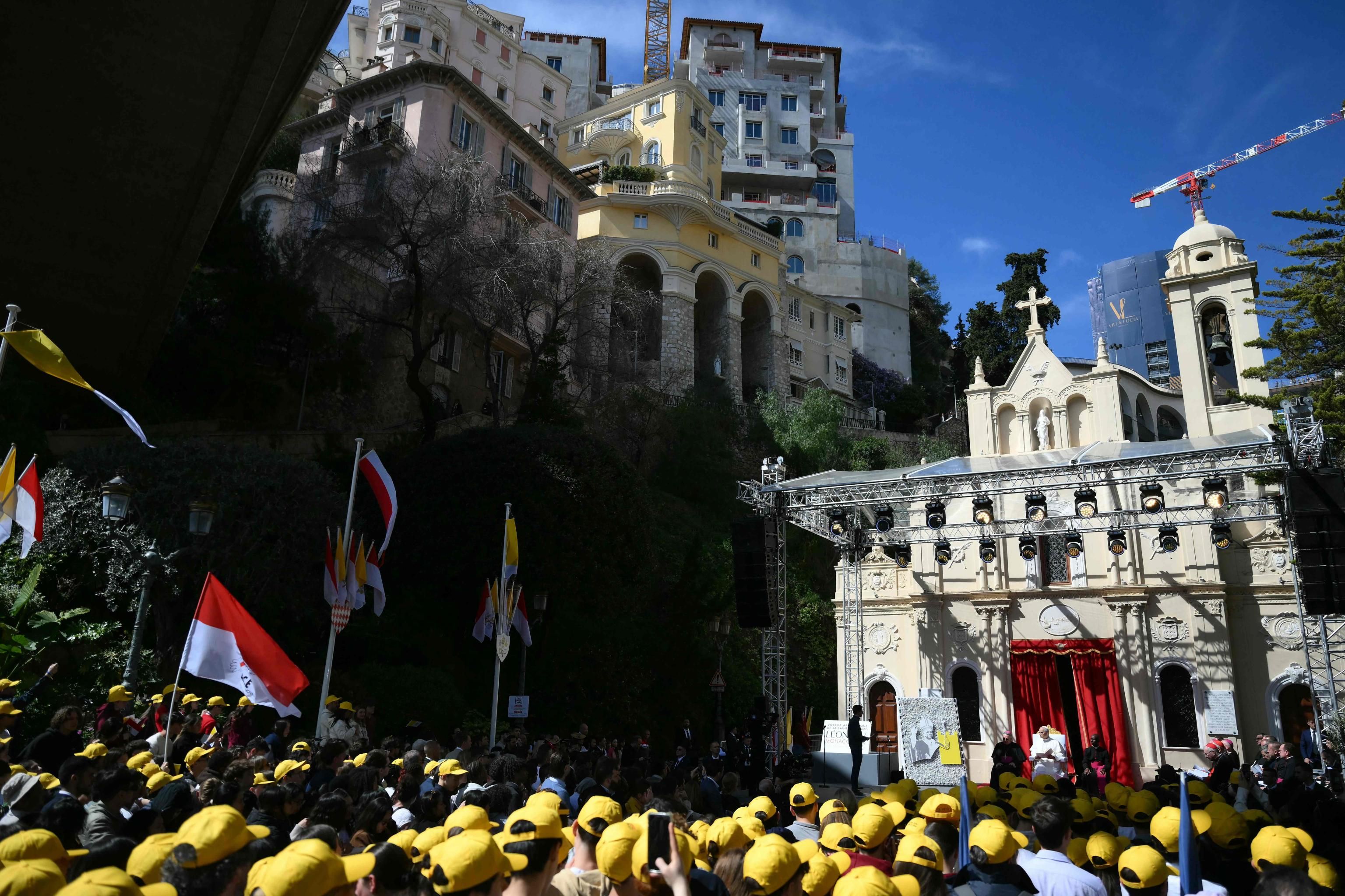 Papa Leone XIV all'incontro con i giovani durante la visita nel Principato di Monaco / AFP