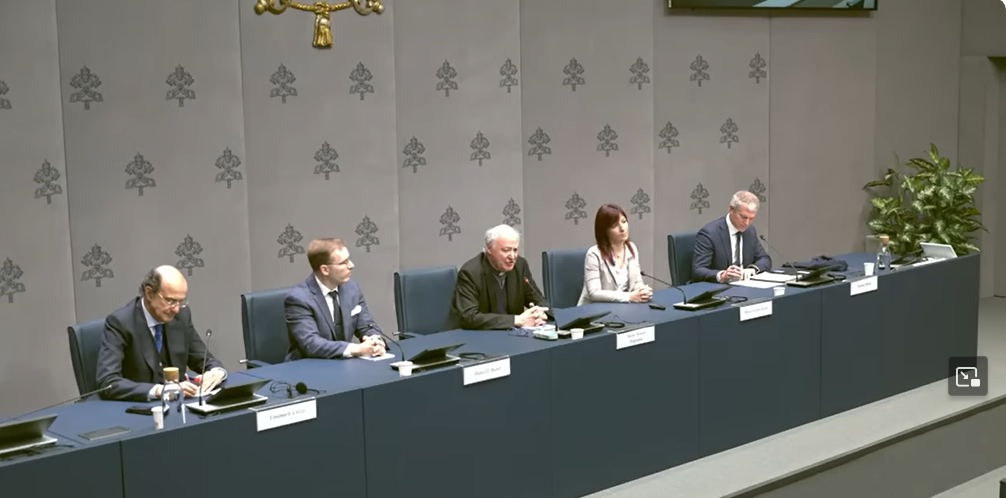 Un momento della presentazione in Sala stampa vaticana del documento sugli xenotrapianti