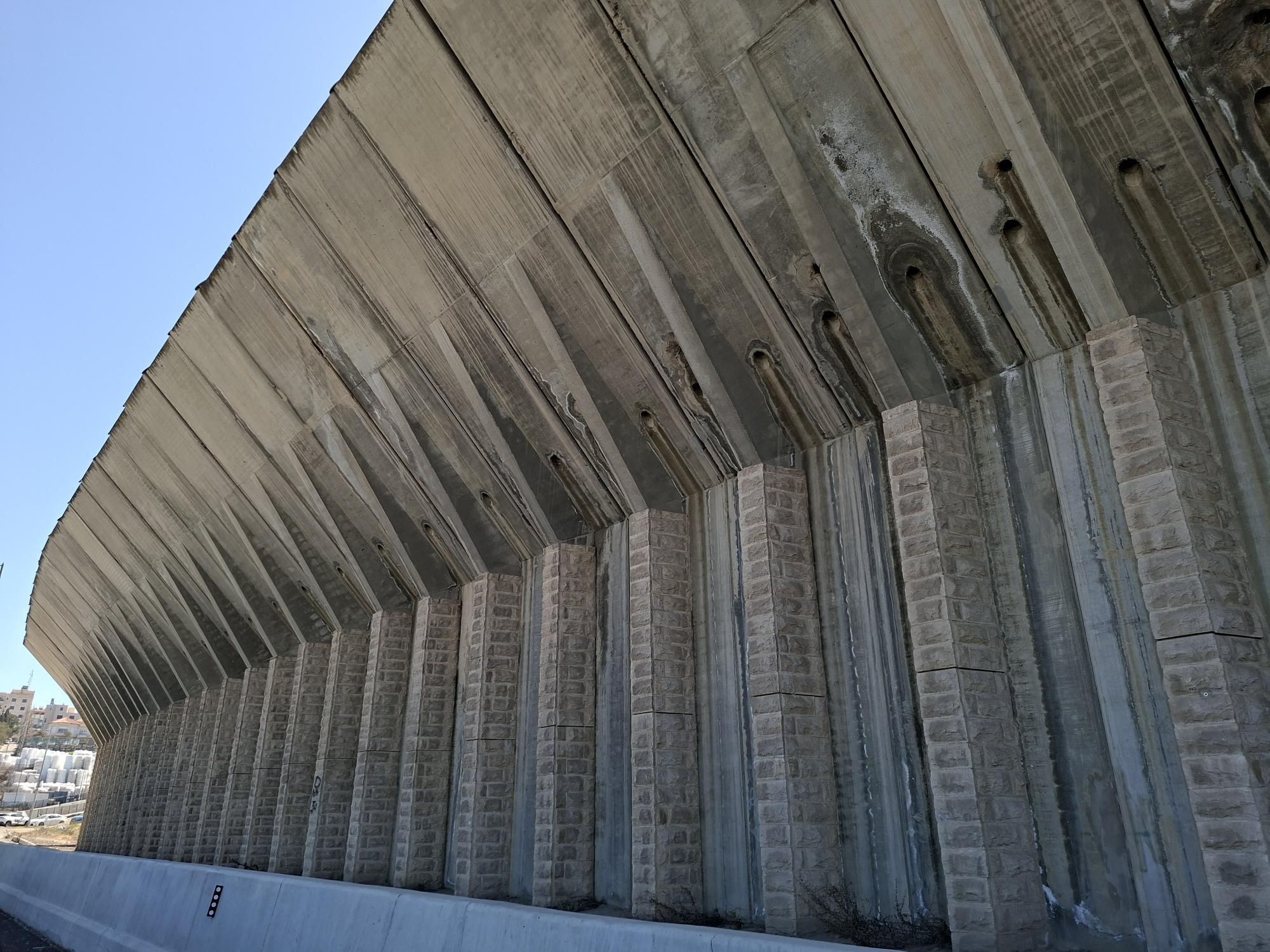 Il muro che divide la Cisgiordania da Israele