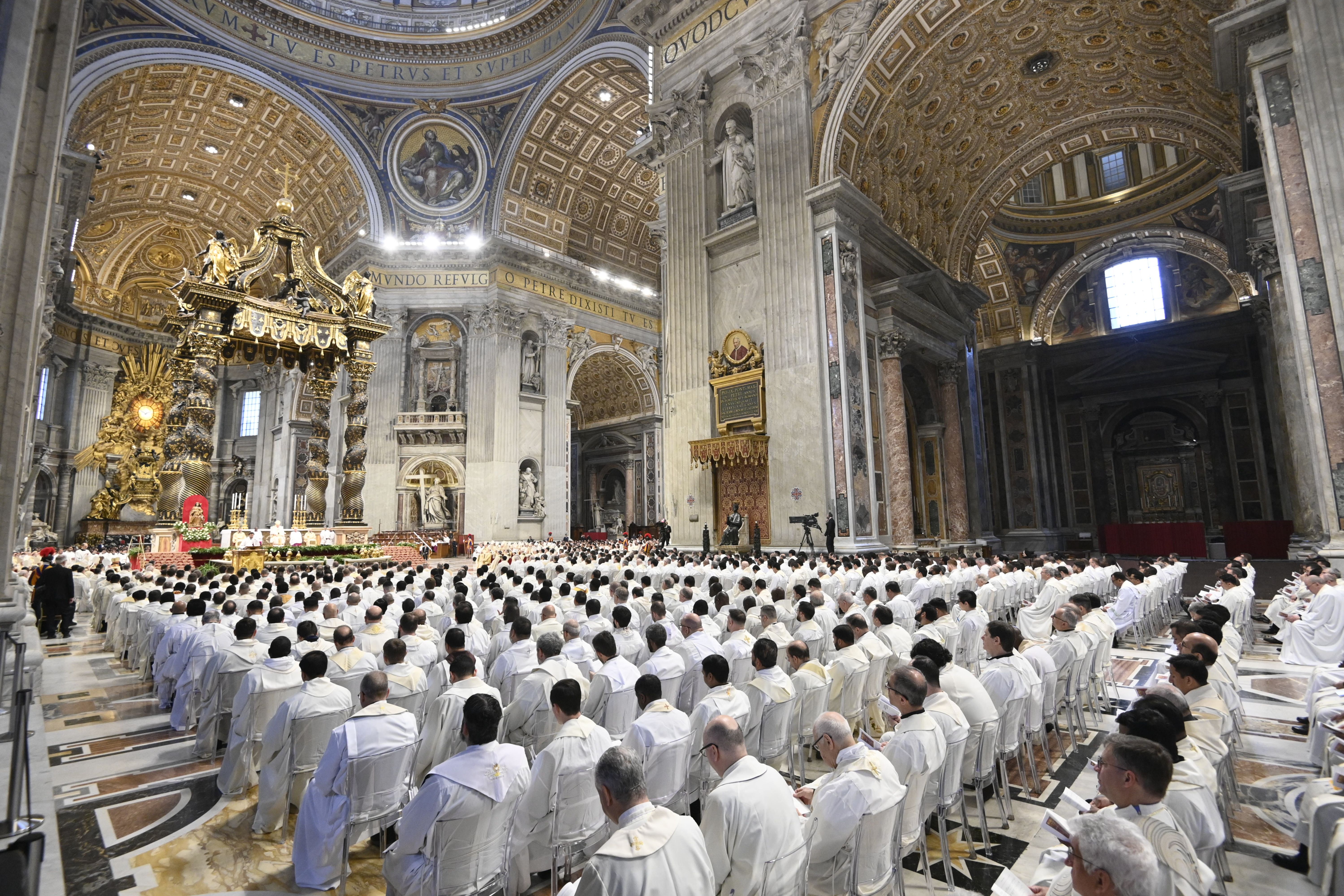 Sacerdoti presenti alla Messa Crismale nella Basilica di San Pietro, 2 aprile 2026 - (Siciliani)