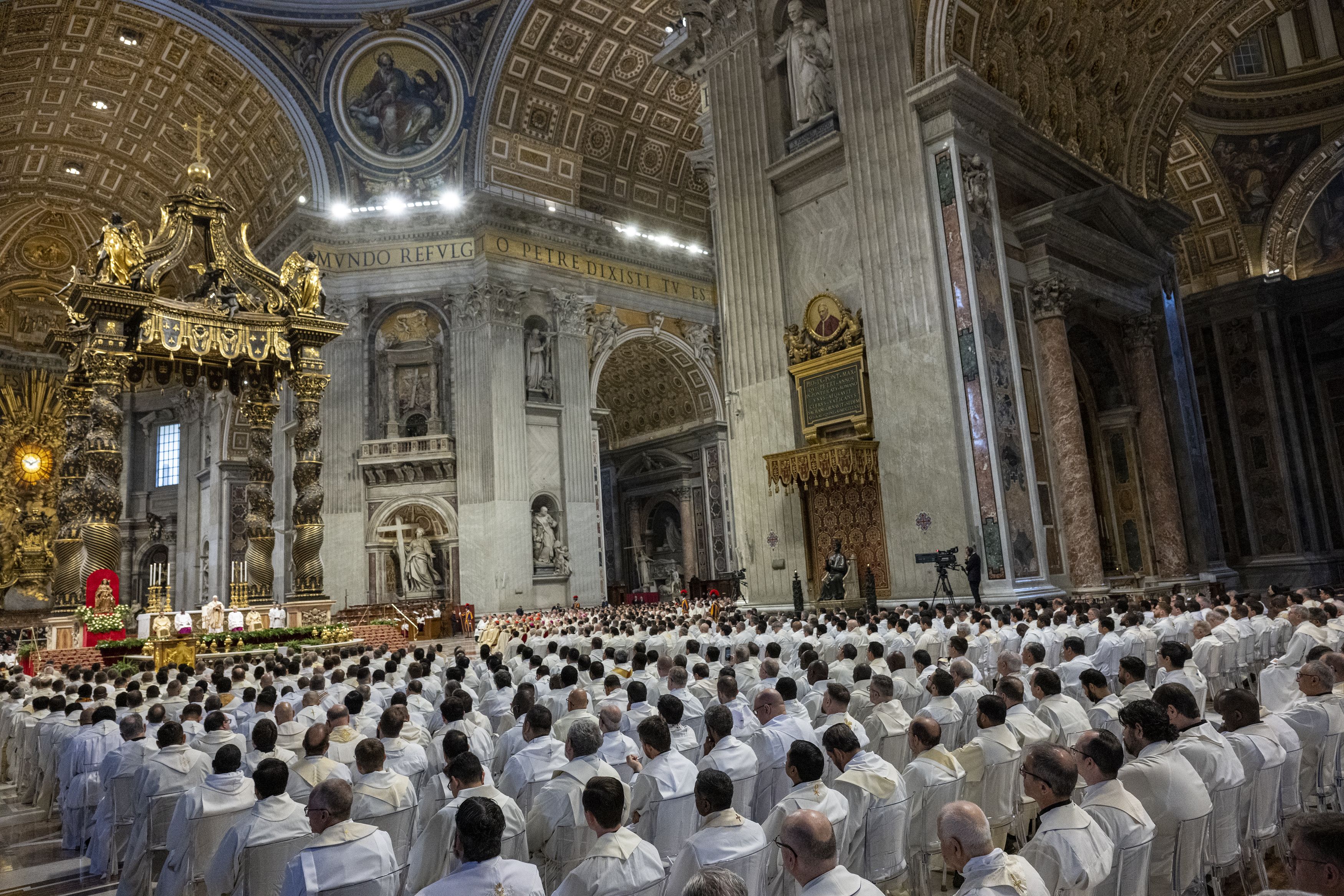 Sacerdoti presenti alla Messa Crismale nella Basilica di San Pietro, 2 aprile 2026 - (Fotogramma)