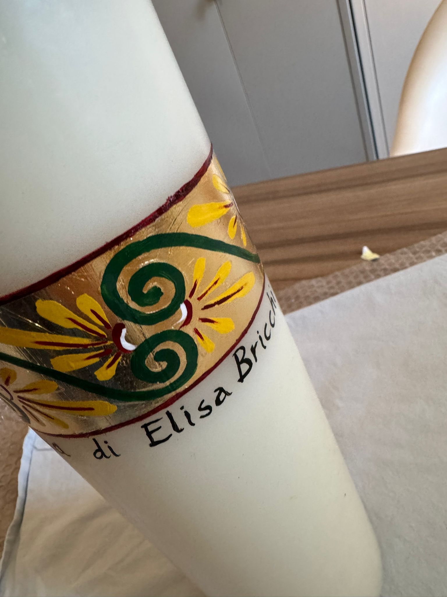 Il cero pasquale con il nome di Elisa che sarà acceso per la Veglia in Duomo con il vescovo di Piacenza-Bobbio, Adriano Cevolotto