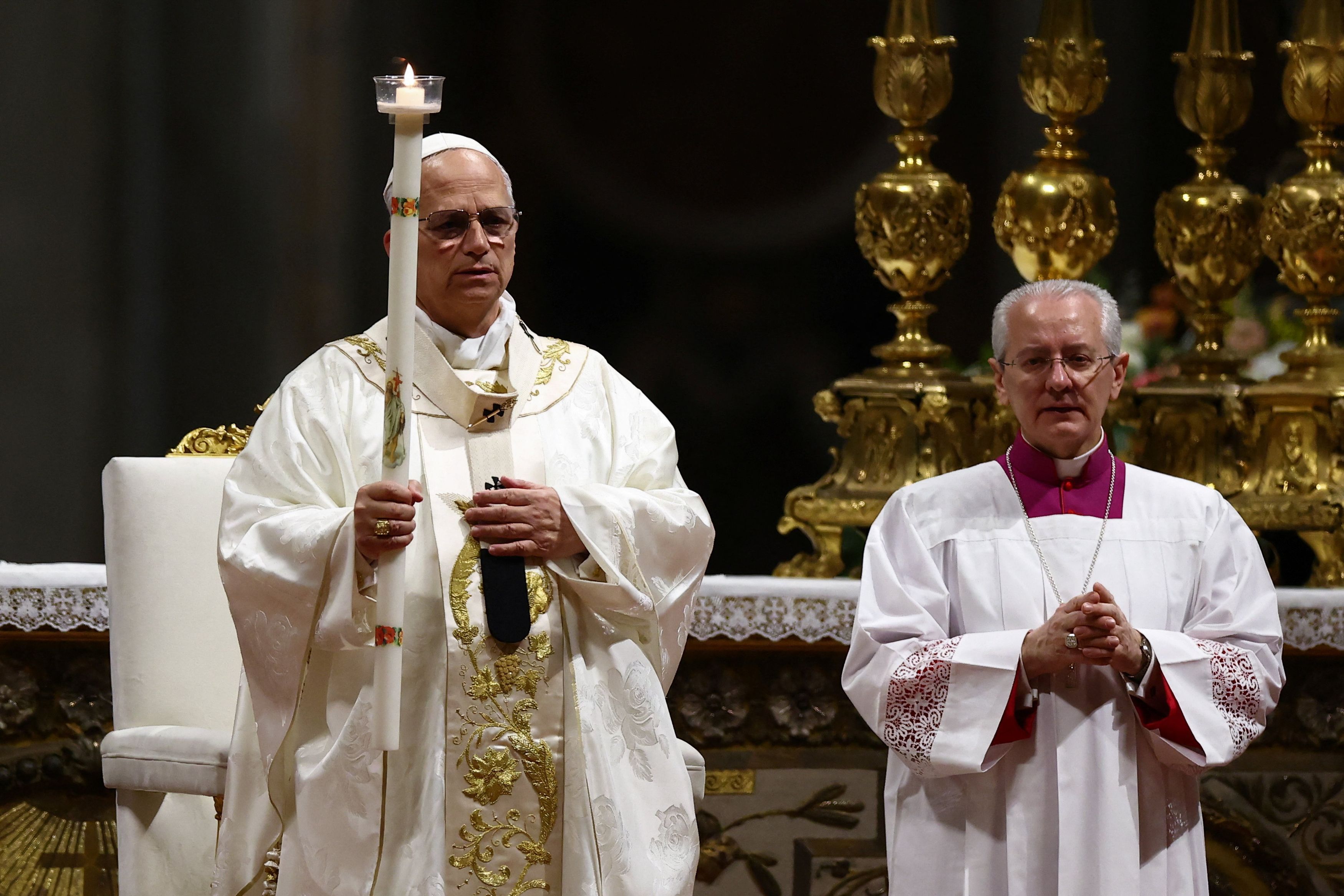 Papa Leone XIV presiede la Veglia pasquale nella Basilica di San Pietro / REUTERS