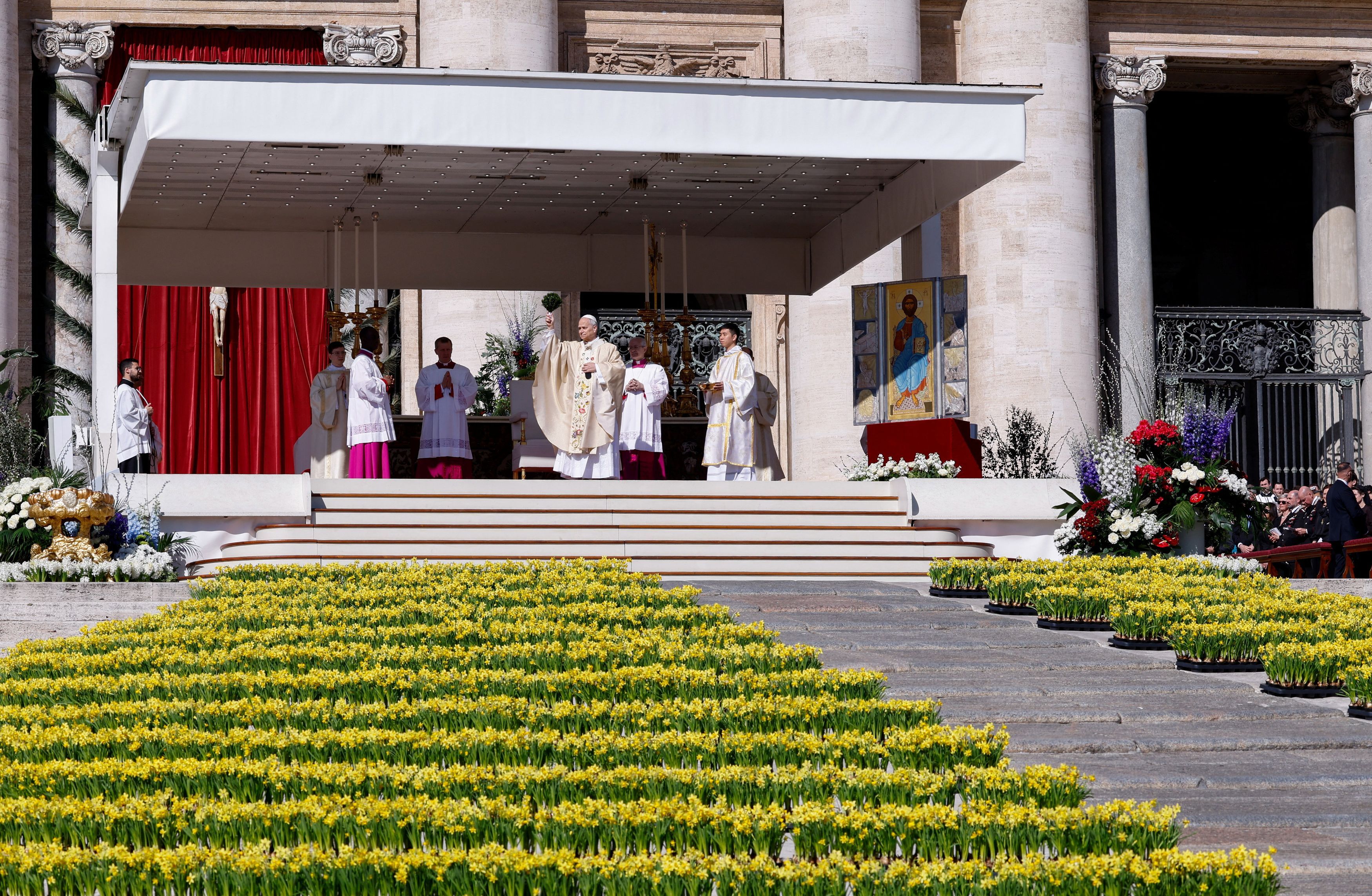 La Messa di Pasqua presieduta da Leone XIV in piazza San Pietro / REUTERS