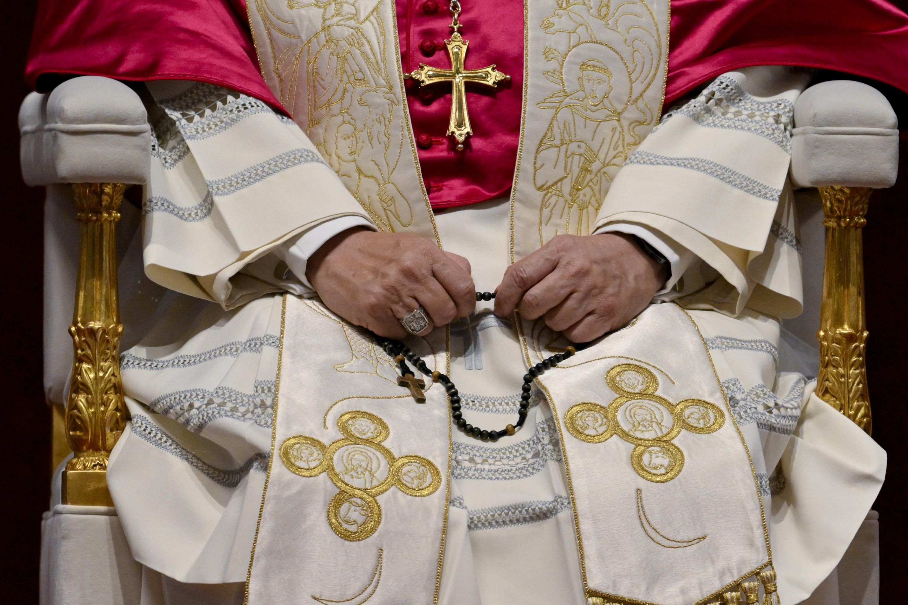 Papa Leone XIV durante il Rosario per la pace nella Basilica di San Pietro / ANSA