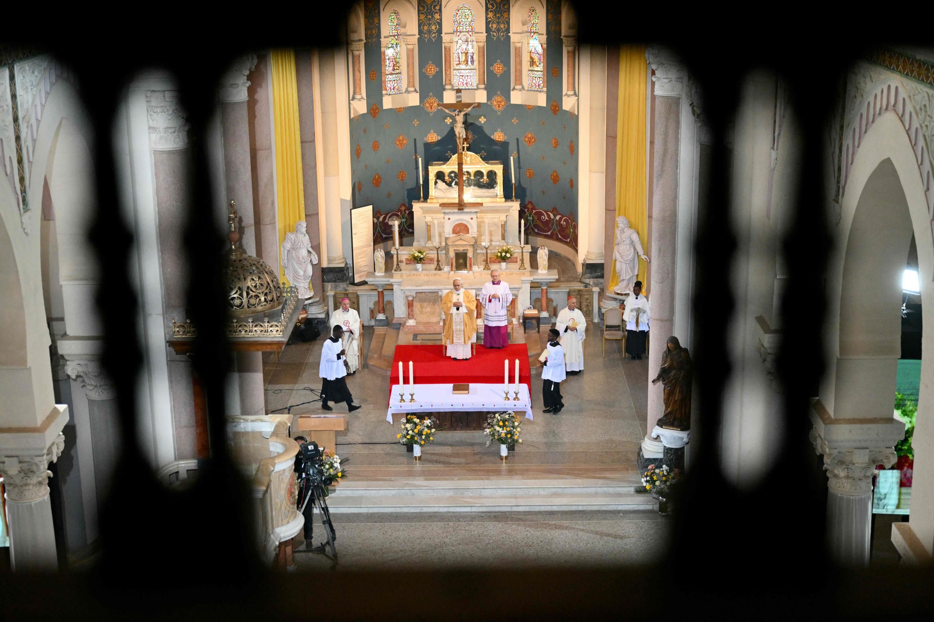 Ad Annaba la Messa presieduta da papa Leone nella Basilica di Sant'Agostino / AFP