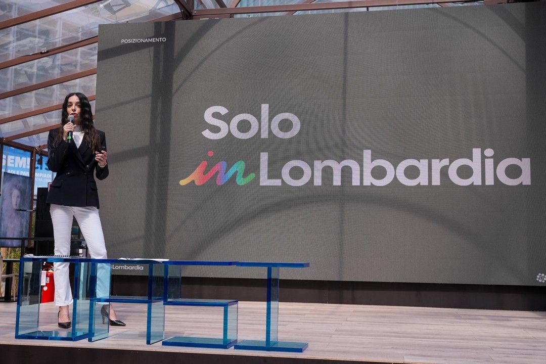 L'assessore al turismo della Regione Lombardia, Debora Massari, presenta il nuovo percorso di rebranding "Solo in Lombardia" / Ufficio stampa