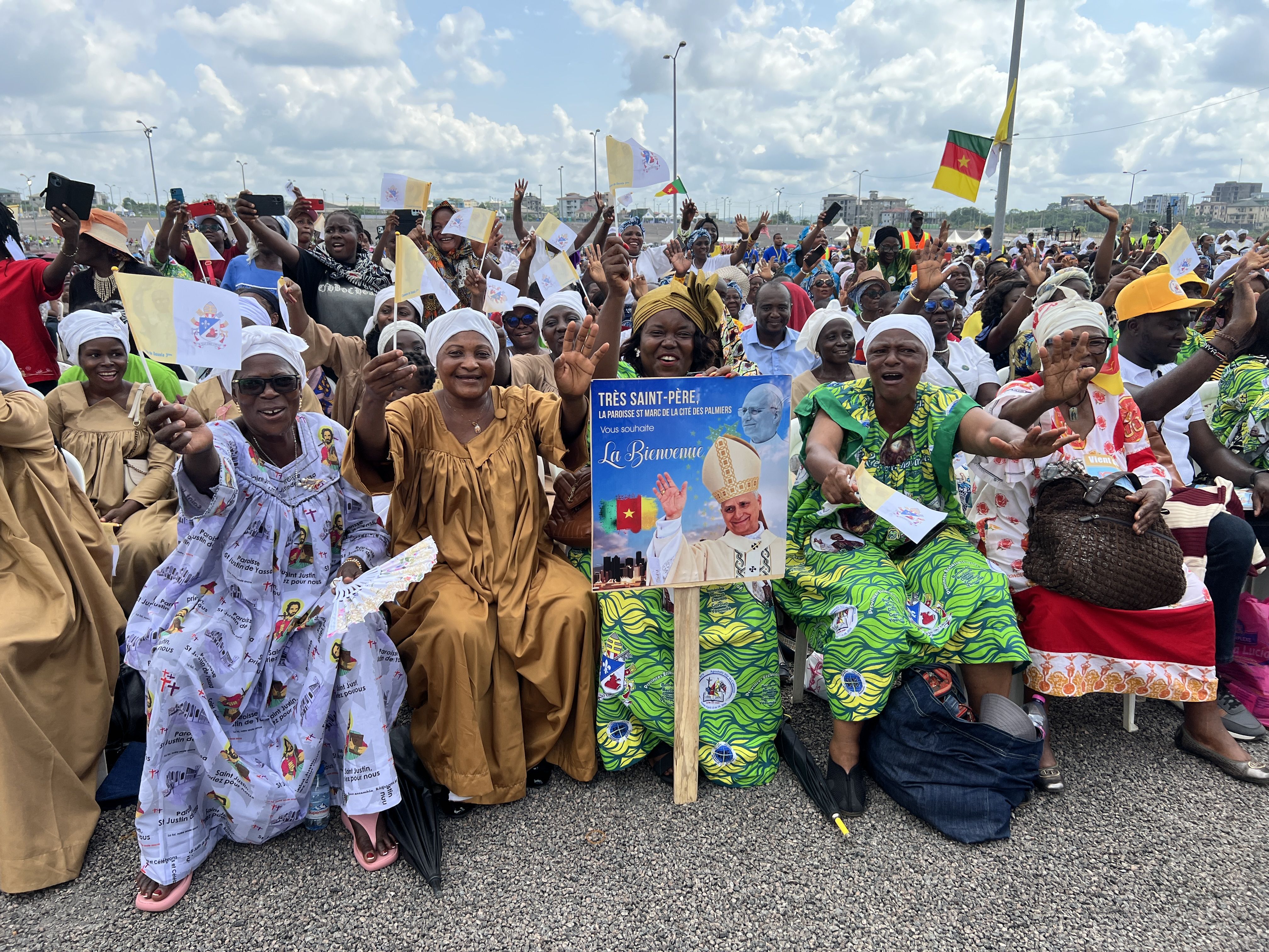 La gioia per la Messa presieduta da Leone XIV a Douala, capitale economica del Camerun / AVVENIRE