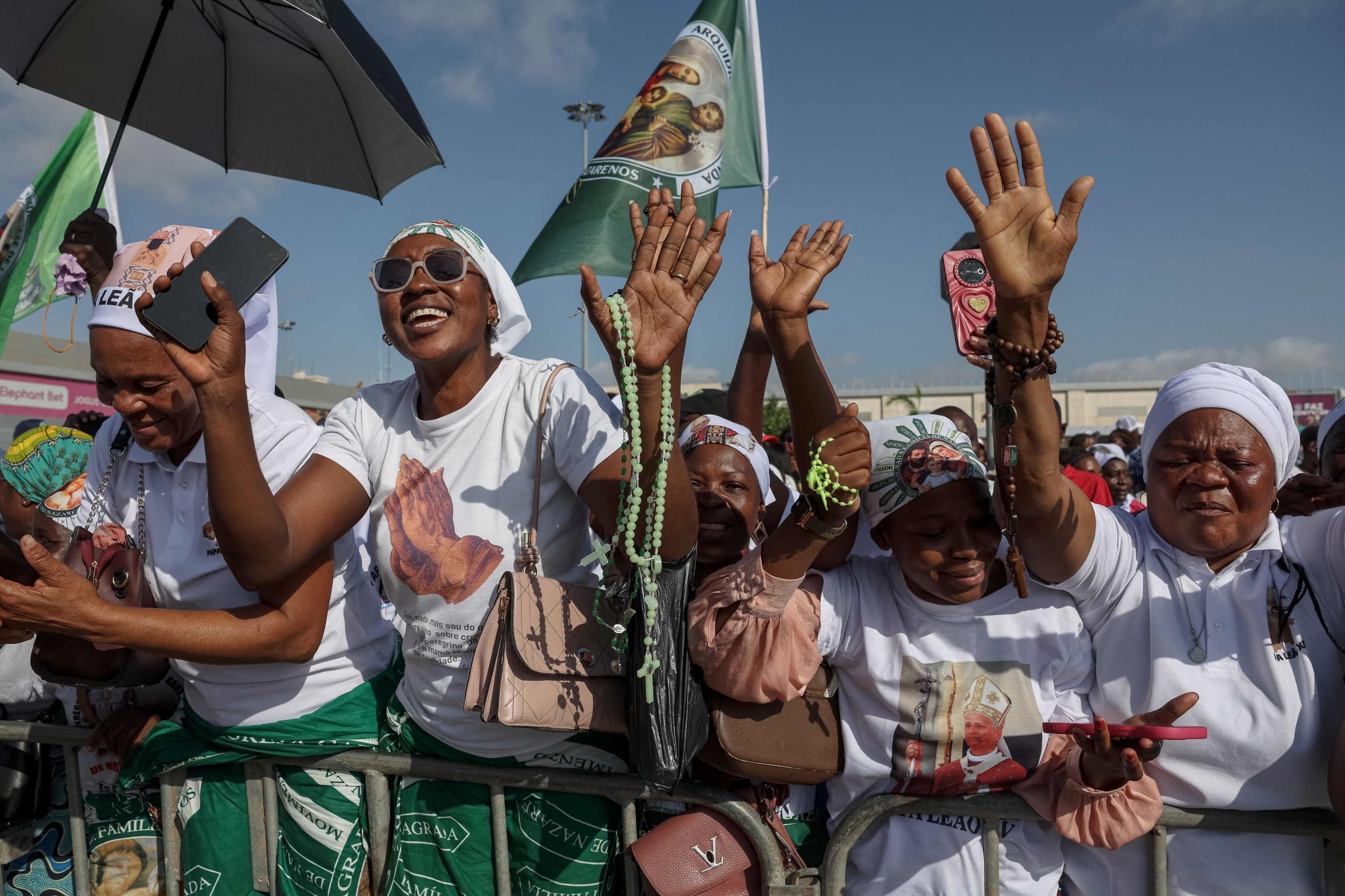 L'entusiasmo della gente dell'Angola per l'arrivo del Papa / AFP