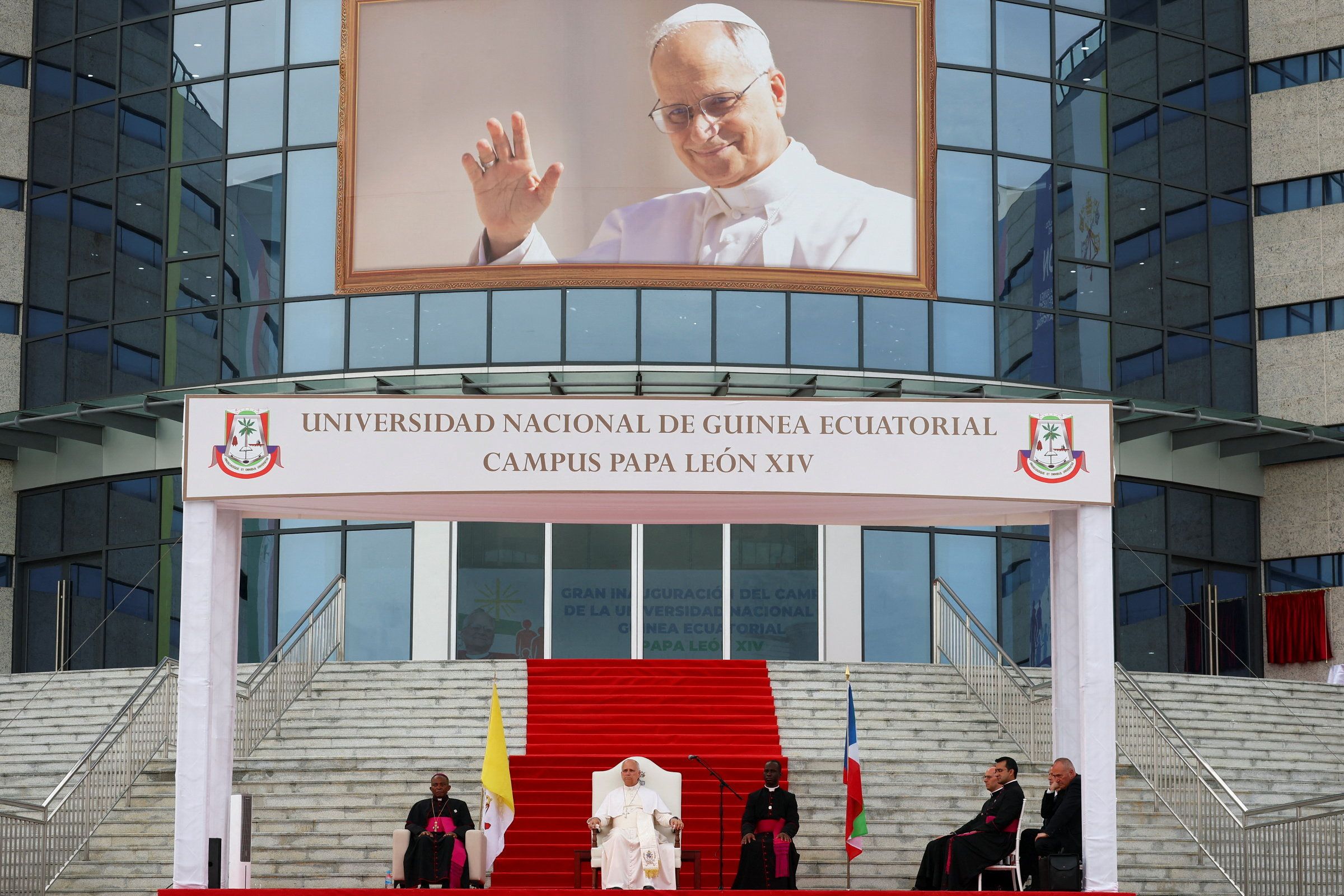 Papa Leone XIV al nuovo campus universitario che porta il suo nome e che inaugura a Malabo, ex capitale della Guinea Equatoriale / REUTERS