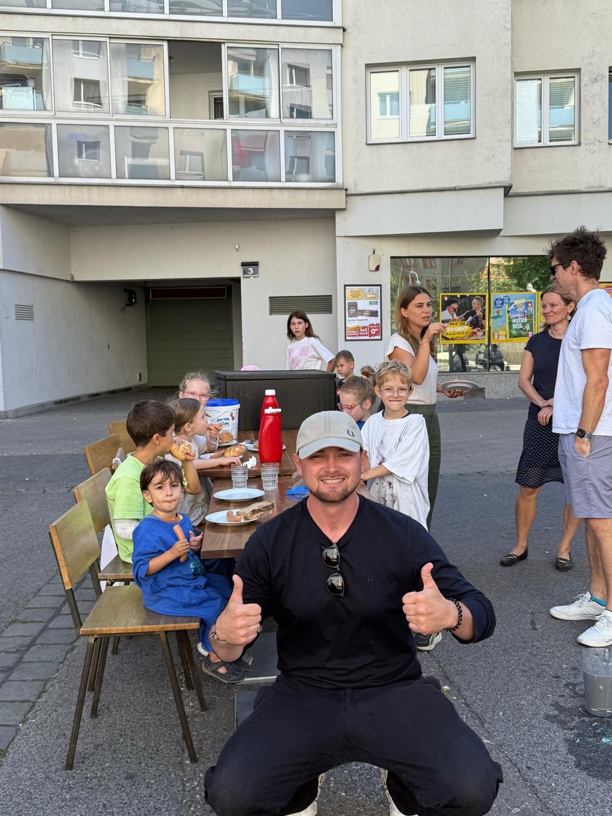 Mario Orth, noto come il benefattore di Vienna, in un asilo nella capitale austriaca