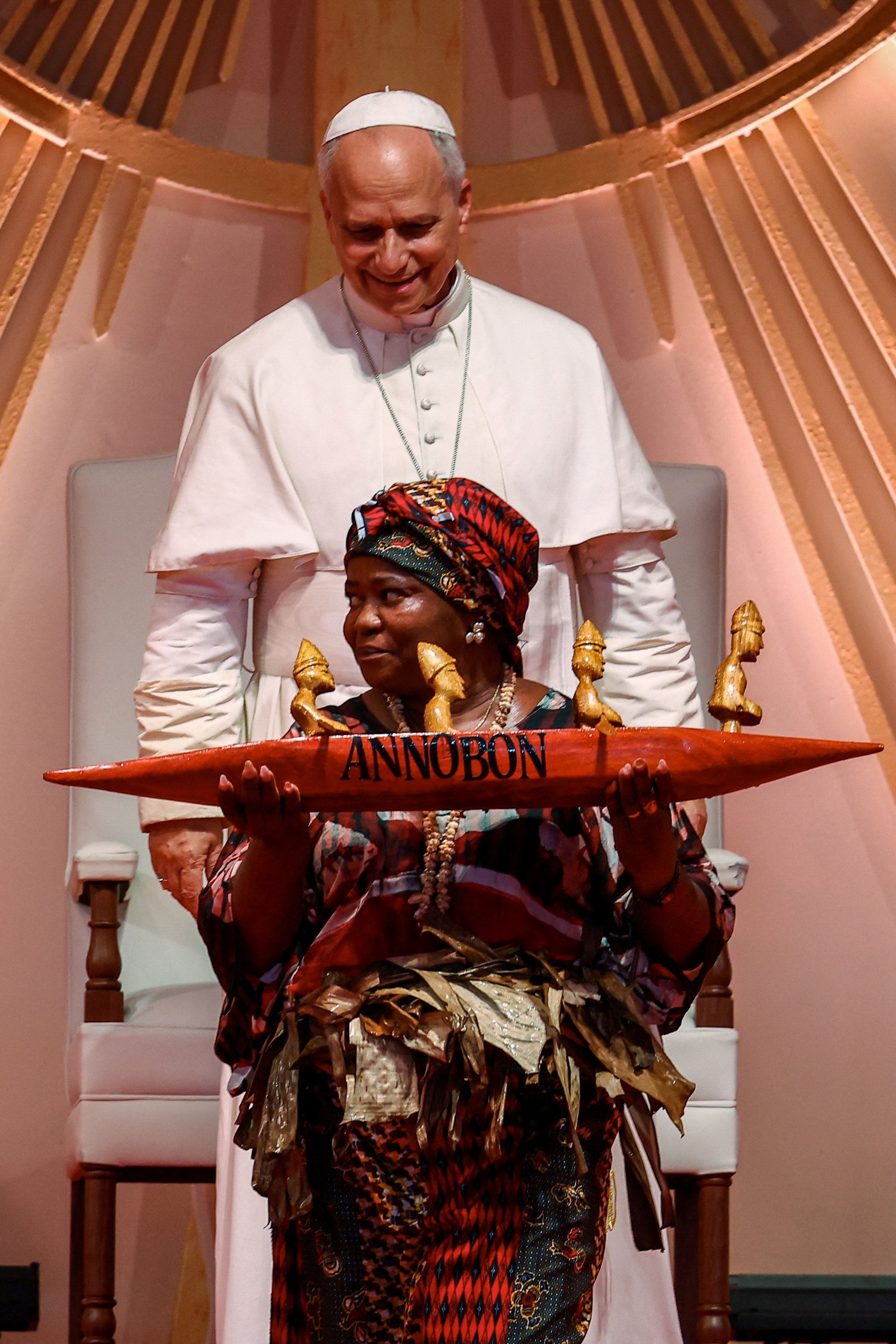 Leone XIV allo stadio di Bata per l'incontro con i giovani e le famiglie della Guinea Equatoriale / REUTERS