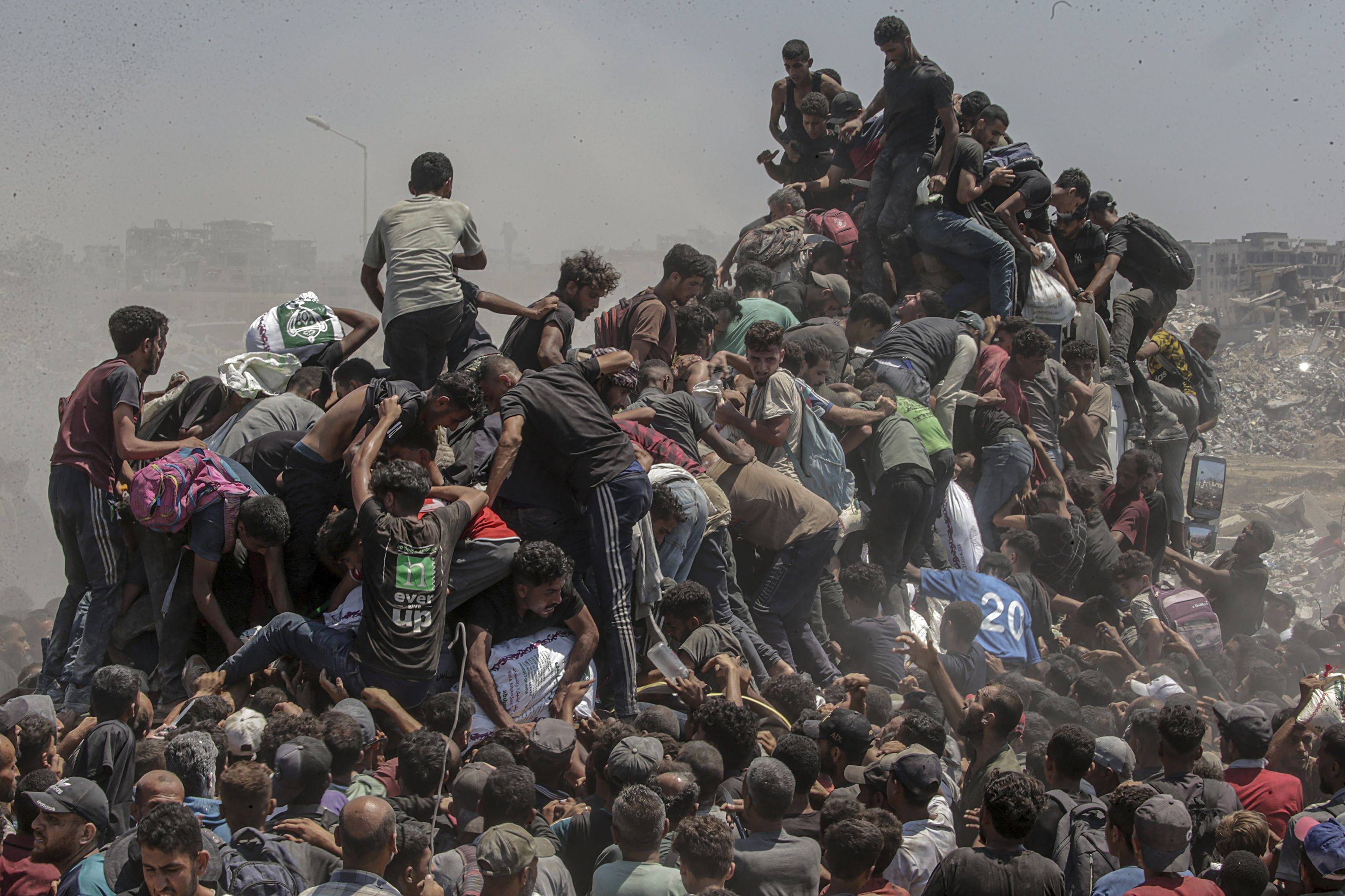 World Press Photo, la foto finalista di&nbsp;Saber Nuraldin, Epa Images: "Emergenza umanitaria
a Gaza"