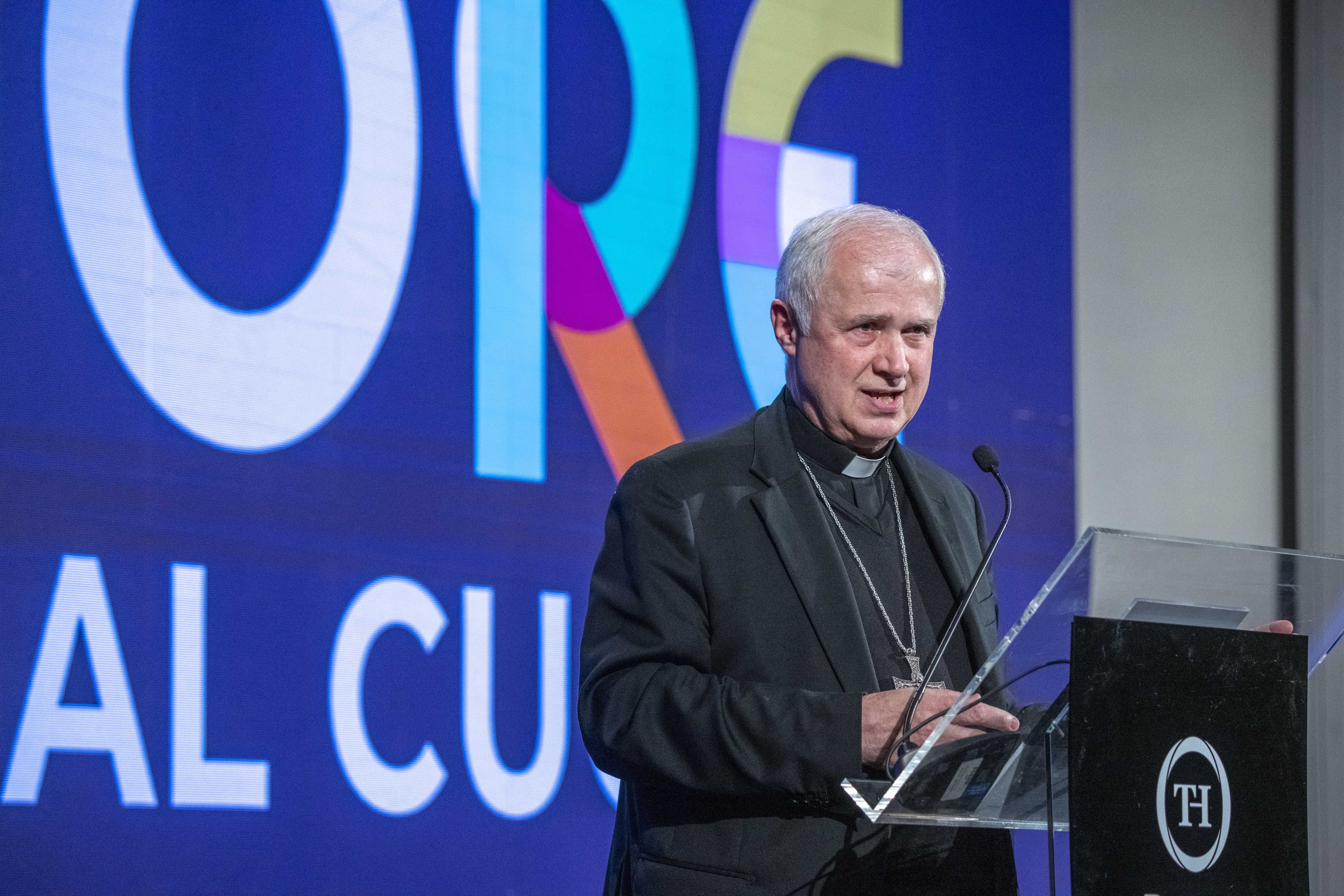 Monsignor Claudio Giuliodori, assistente generale dell'Università Cattolica, al Meeting degli insegnanti di religione