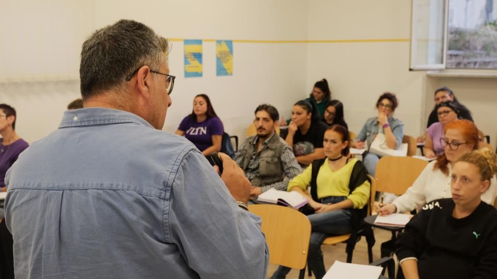 Un momento di una lezione di Spes-F, la Scuola per la salute della famiglia