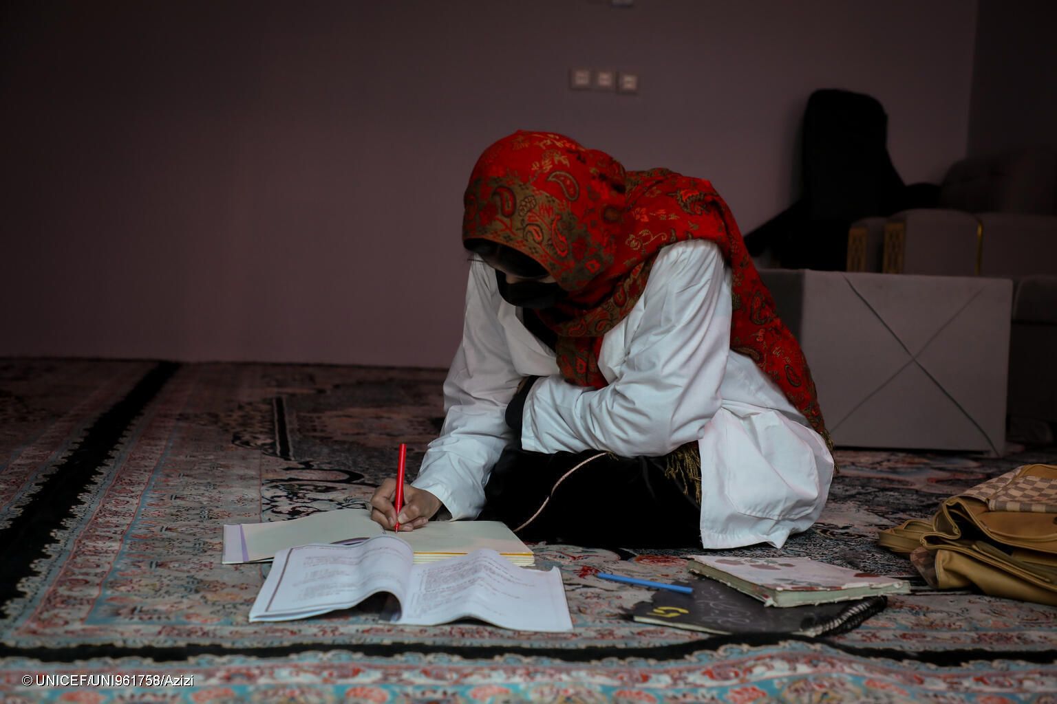 Fatima nella sua casa in Afghanistan / Unicef