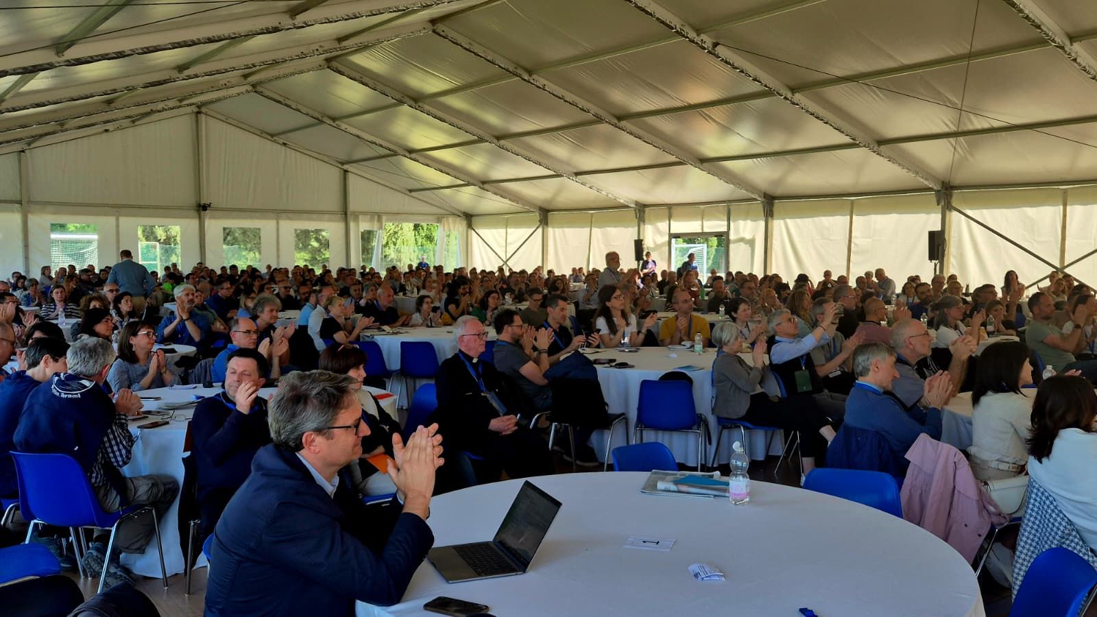 La plenaria del convegno Cei di Verona, durante il discorso dei ragazzi della diocesi di Modena