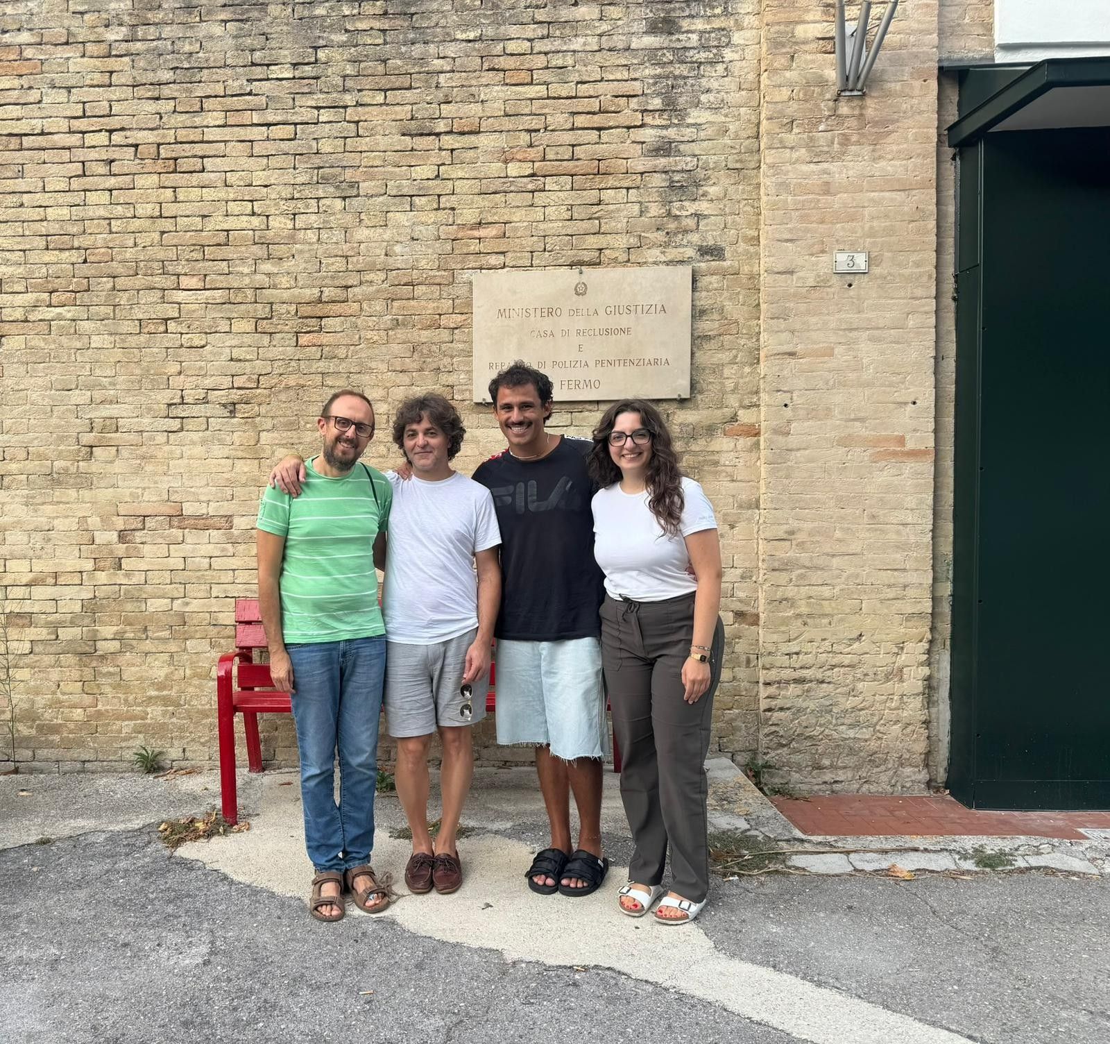 Lo staff che ha curato i laboratori nel carcere di Fermo