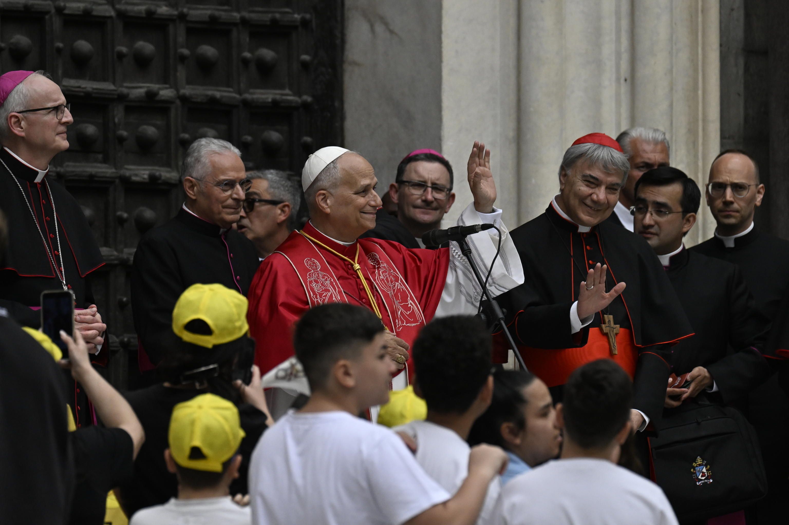 Papa Leone XIV arriva al Duomo di Napoli, 8 maggio 2025 - (ANSA)