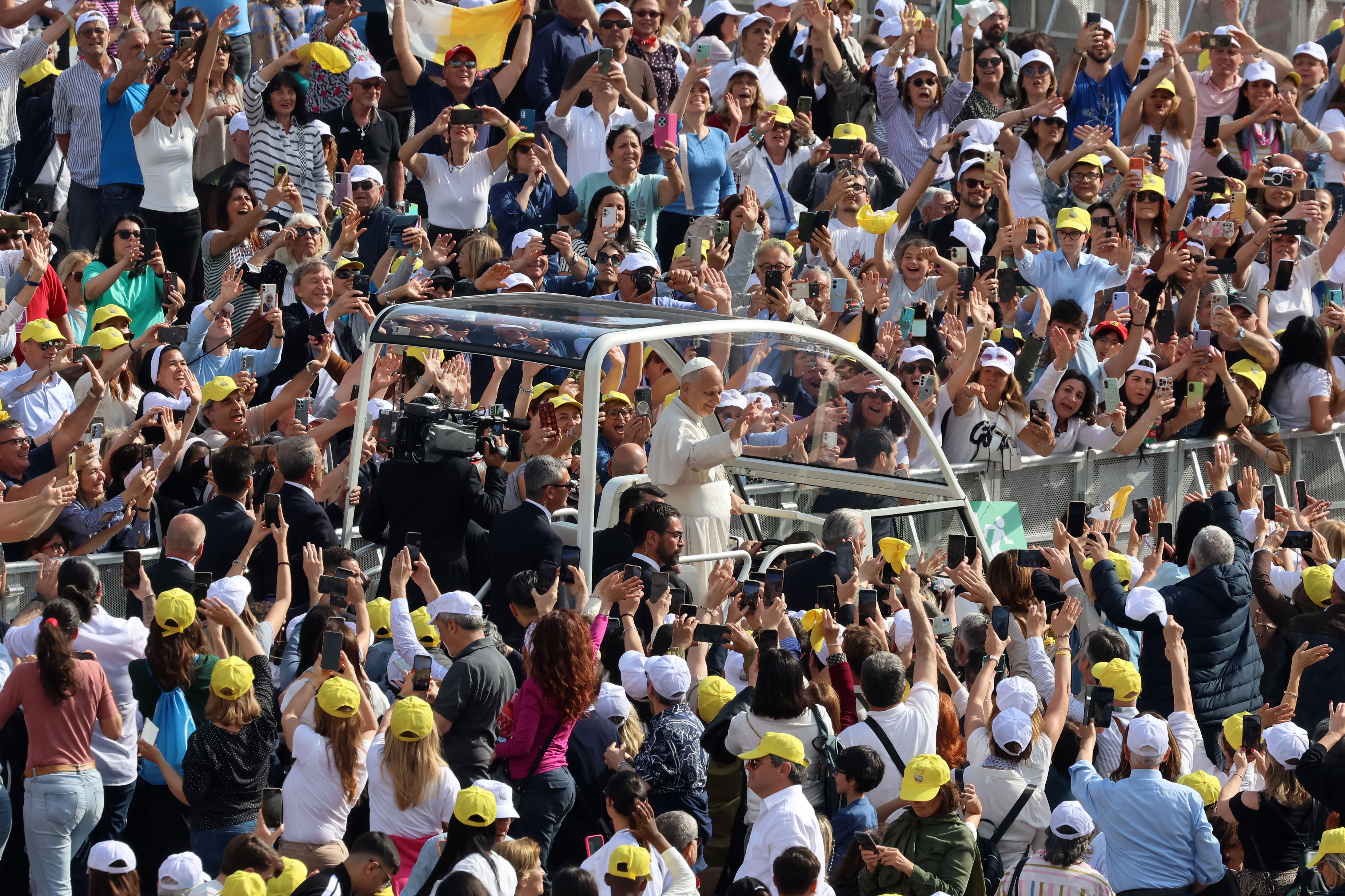 Papa Leone XIV in piazza del Plebiscito a Napoli, 8 maggio 2026 - (ANSA)