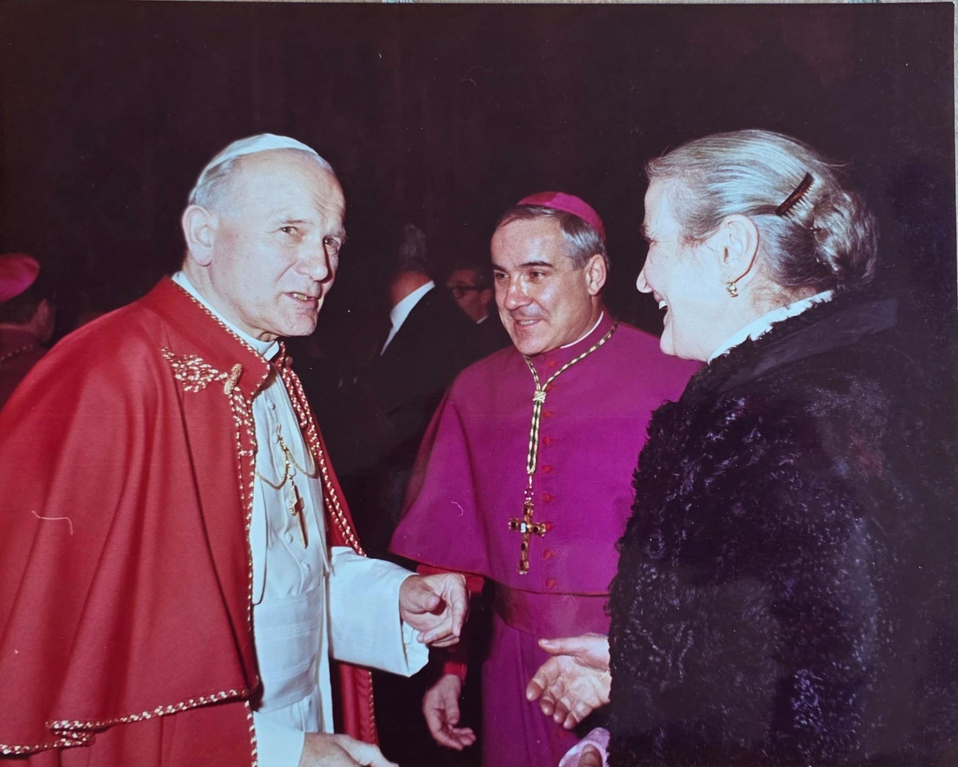 Una storica immagine di Giovanni Paolo II con il vescovo Eugenio Binini/Web