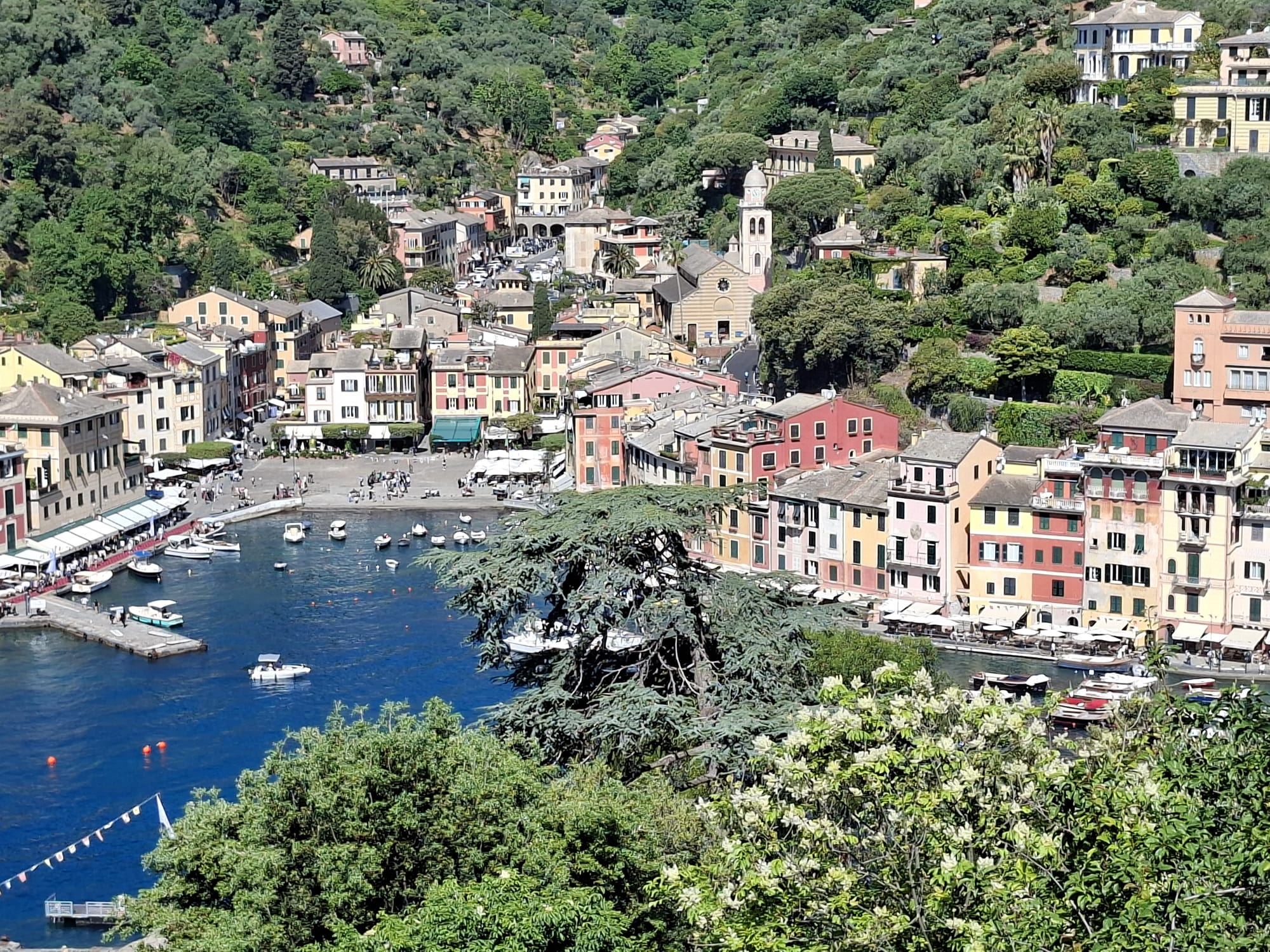 La vista di Portofino dal Castello Brown sul promontorio