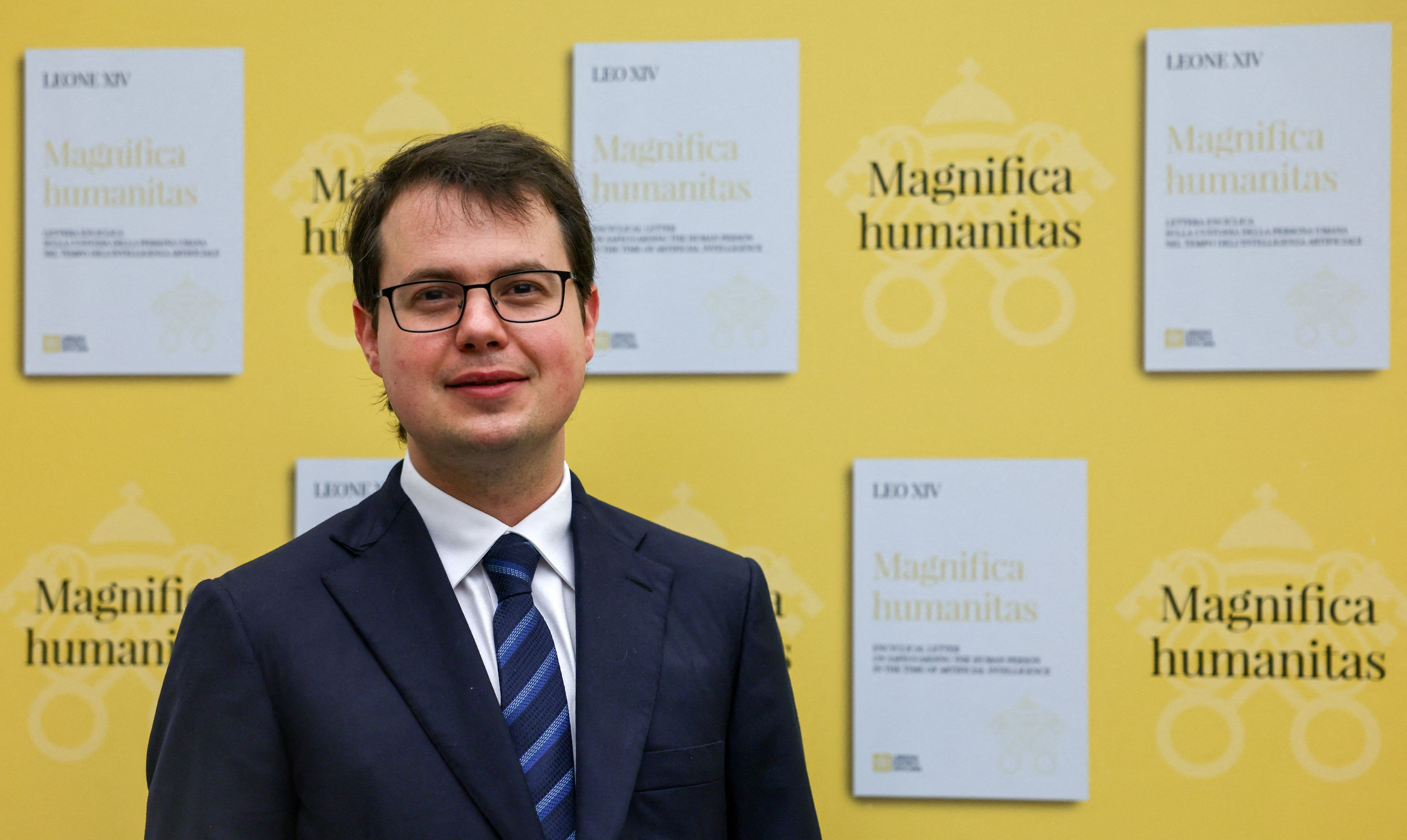 Il guru dell'IA, Christopher Olah, co-fondatore di Anthropic, alla presentazione dell'enciclica "Magnifica humanitas" in Vaticano / REUTERS