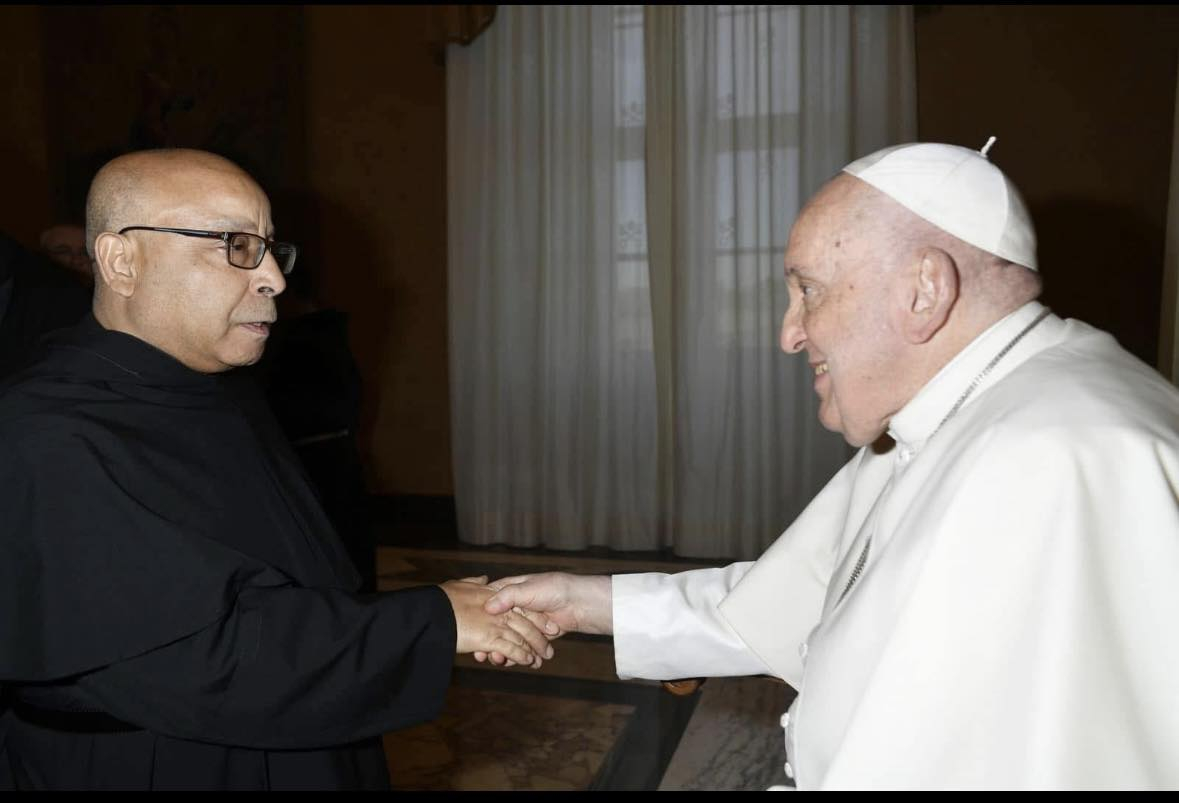 Padre Salvatore Maria Perella in un incontro con papa Francesco (1936-2025)/ Dal profilo Fb di padre Perella