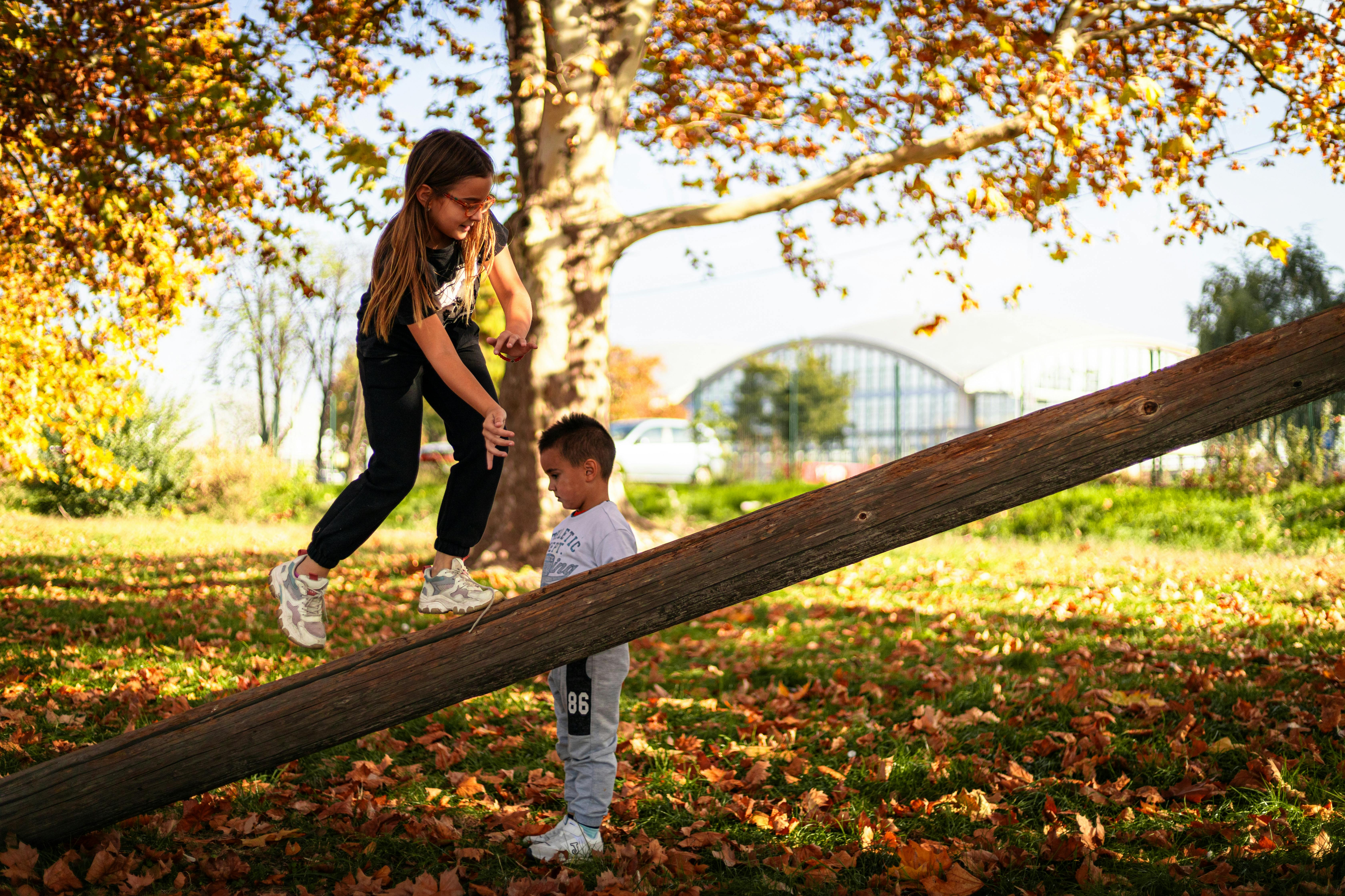 Bambini che giocano in un parco /Borisham via Pexels