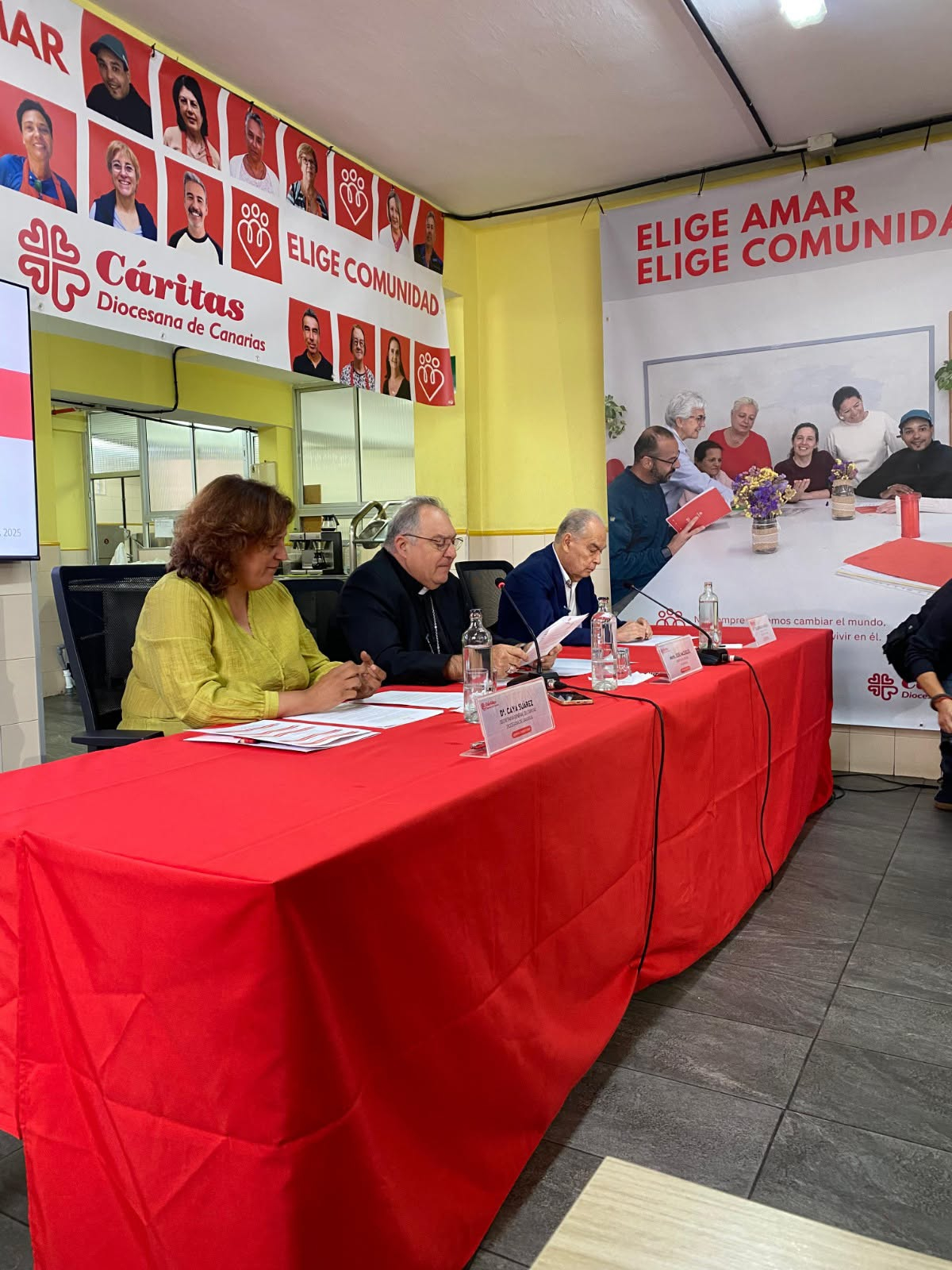 Il vescovo delle Canarie, José Mazuelos Pérez, presenta il rapporto Caritas sull'accoglienza dei migranti / www.diocesisdecanarias.es