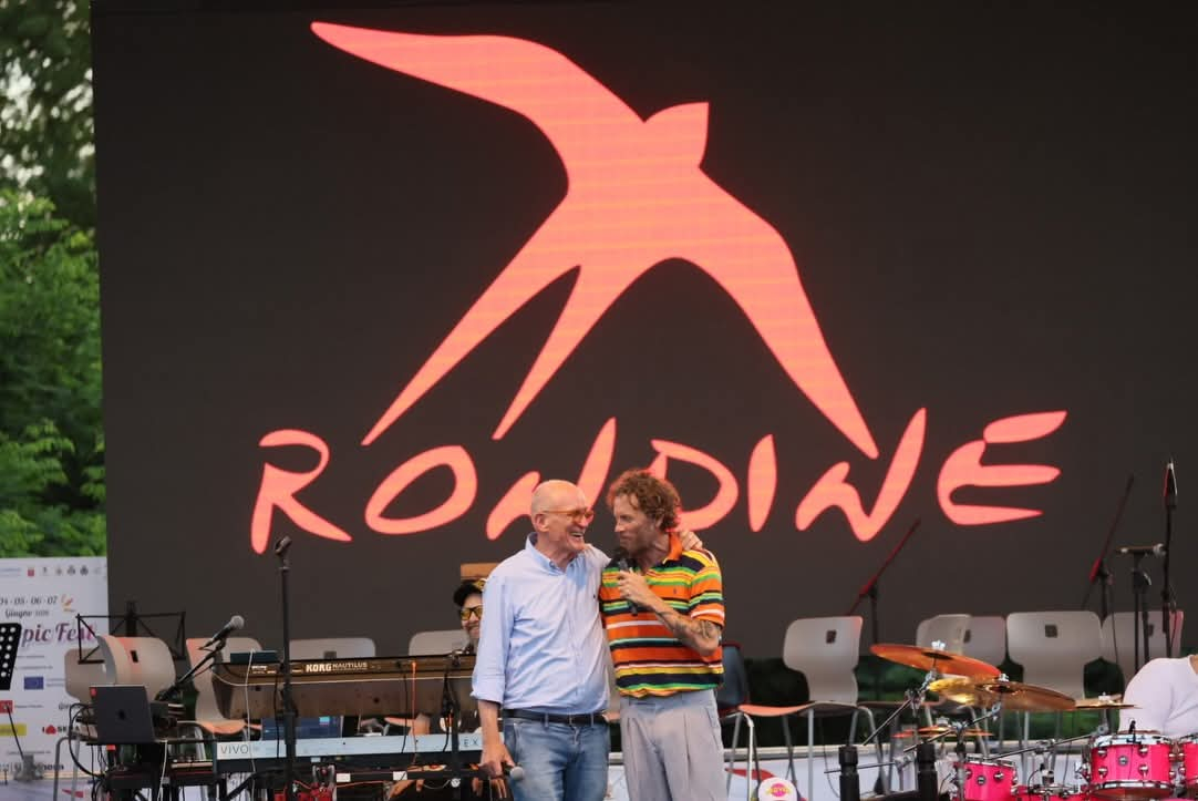 Franco Vaccari, fondatore e presidente di Rondine, con Lorenzo Jovanotti