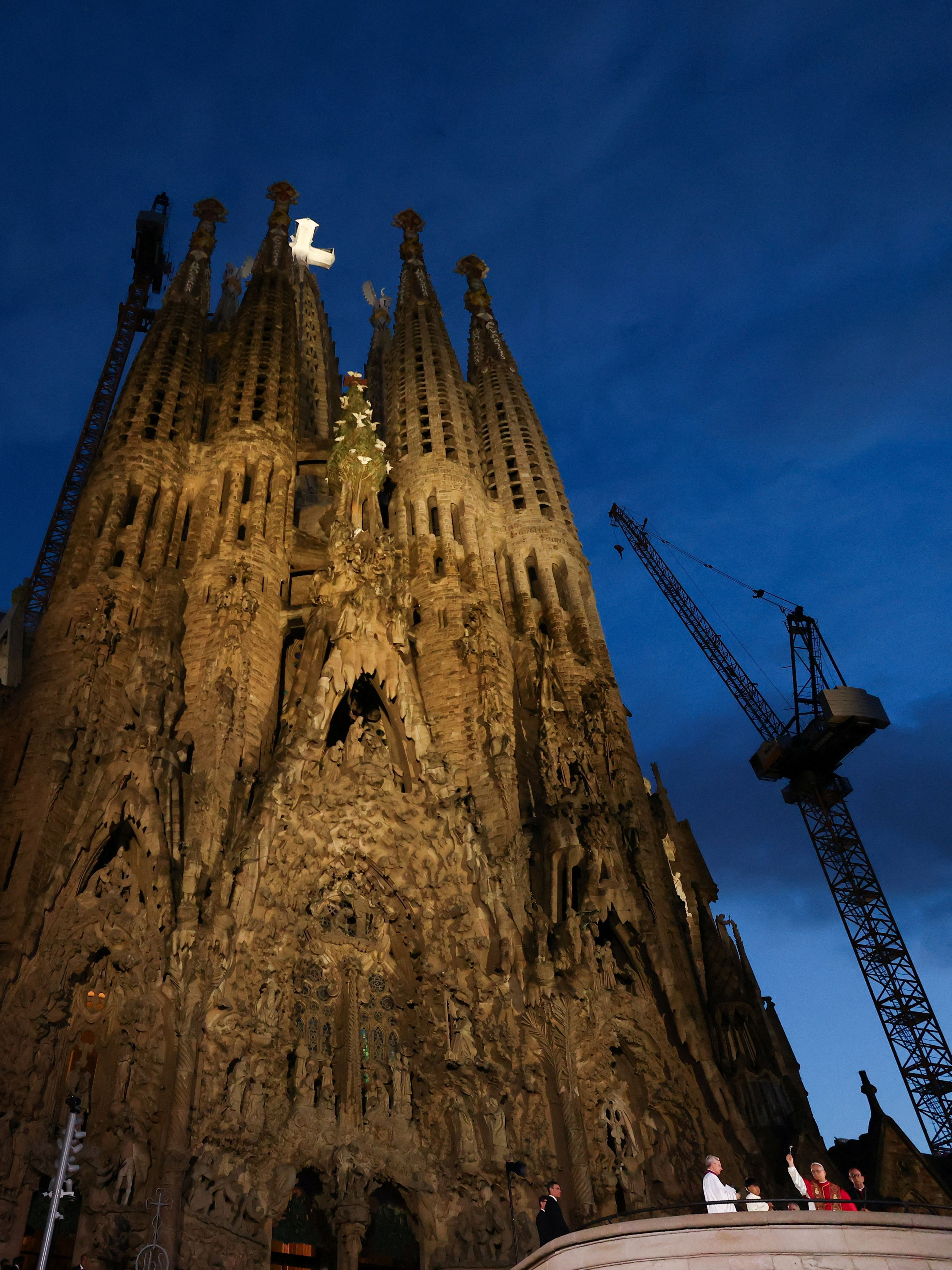 La benedizione di Papa Leone XIV per l'inaugurazione della torre di Gesù della Sagrada Familia / REUTERS