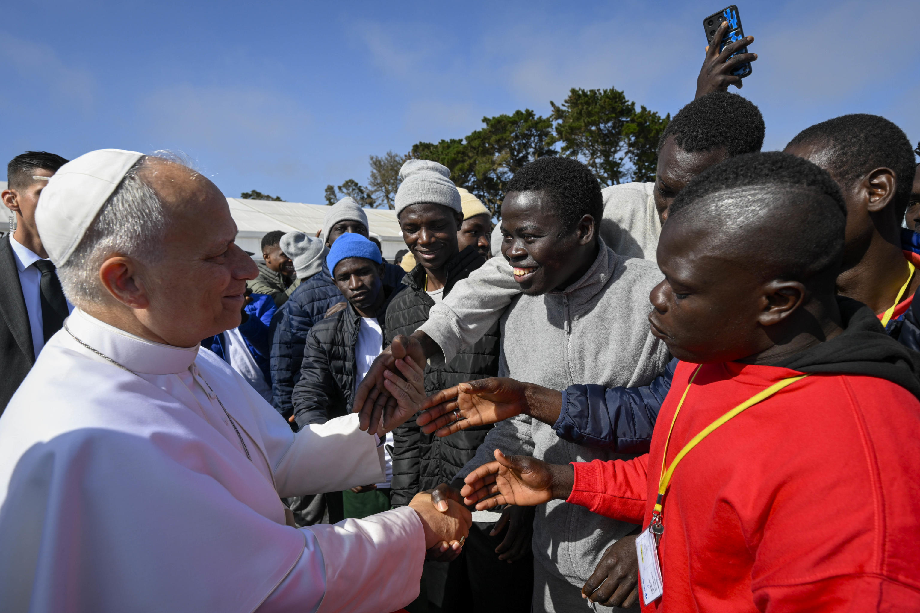 Papa Leone fra i migranti del Centro di accoglienza temporanea nell'isola di Tenerife nell'arcipelago delle Canarie / VATICAN MEDIA