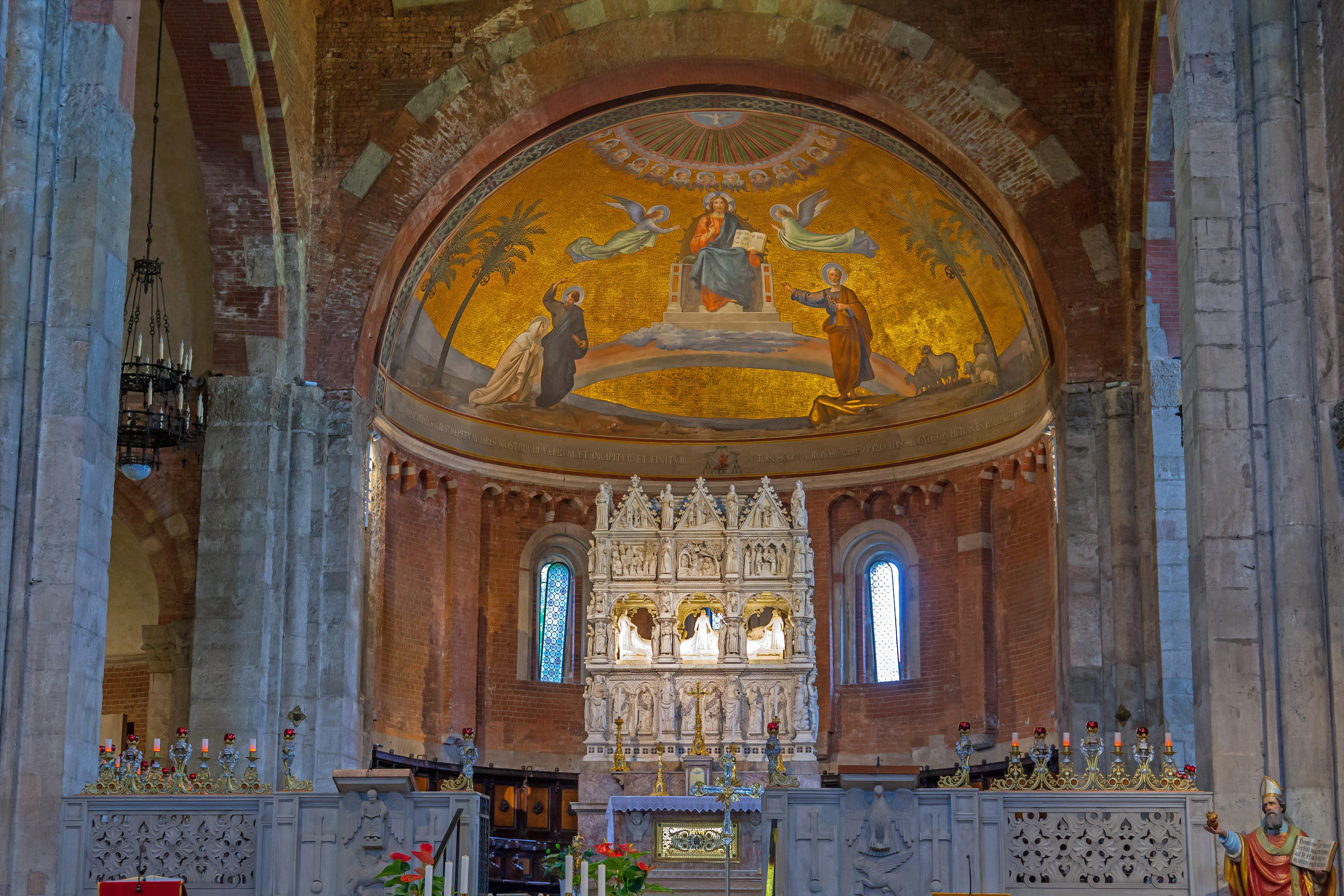 L’Arca di Agostino, con le reliquie del santo, nella Basilica di San Pietro in Ciel d’Oro a Pavia / Alamy