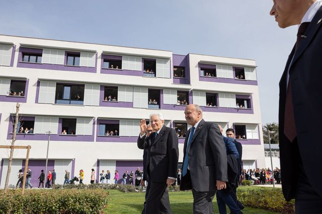 Il Capo dello Stato, Sergio Mattarella, e il presidente della Lega del Filo d'oro, Rossano Bartoli, all'inaugurazione del nuovo centro nazionale nel 2023 /Lega del Filo d'oro