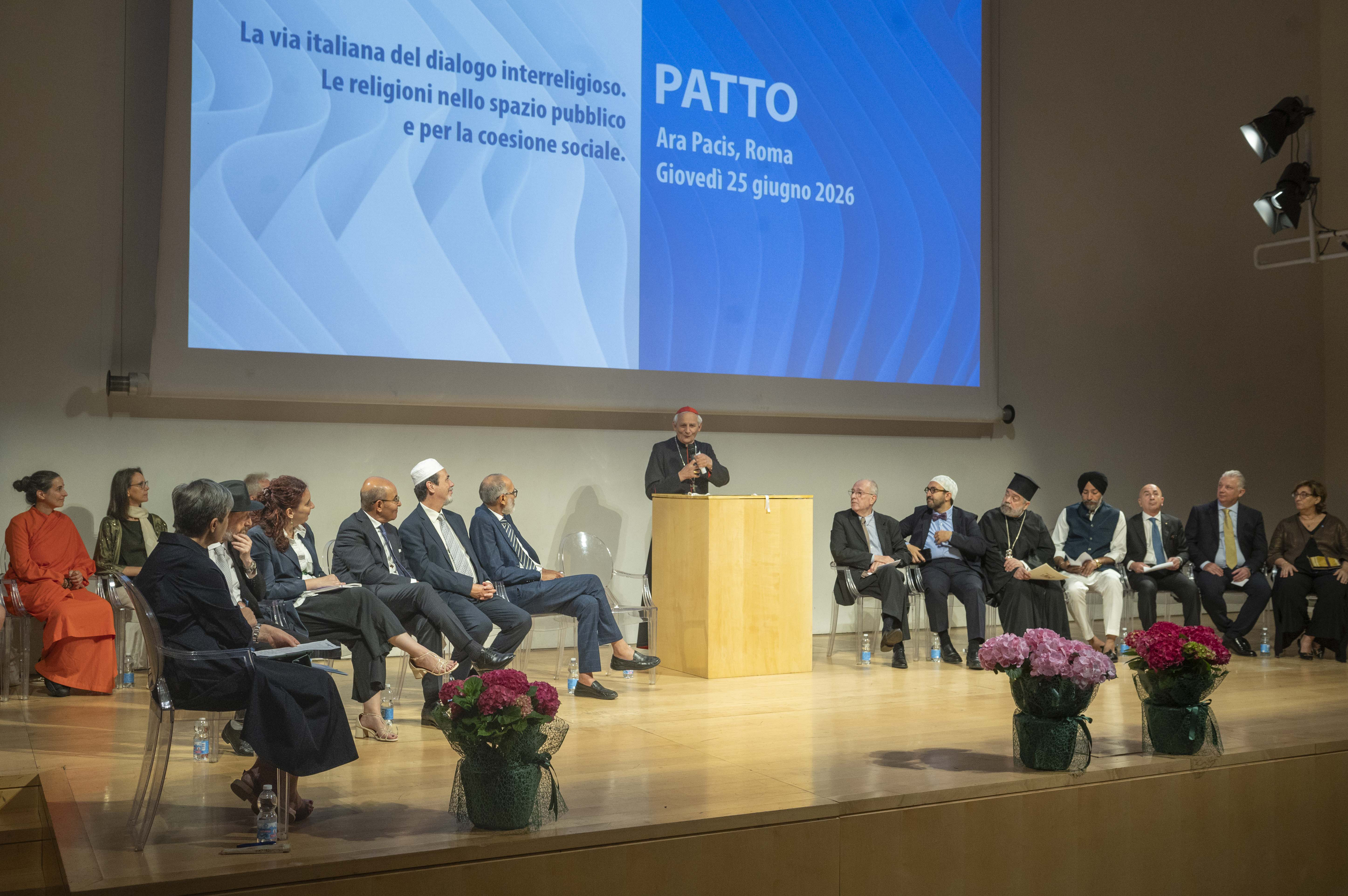 Il cardinale Matteo Zuppi, presidente della Cei, interviene durante l'incontro per la firma del Patto fra le religioni all'Ara Pacis, 25 giugno 2026 - (Siciliani)
