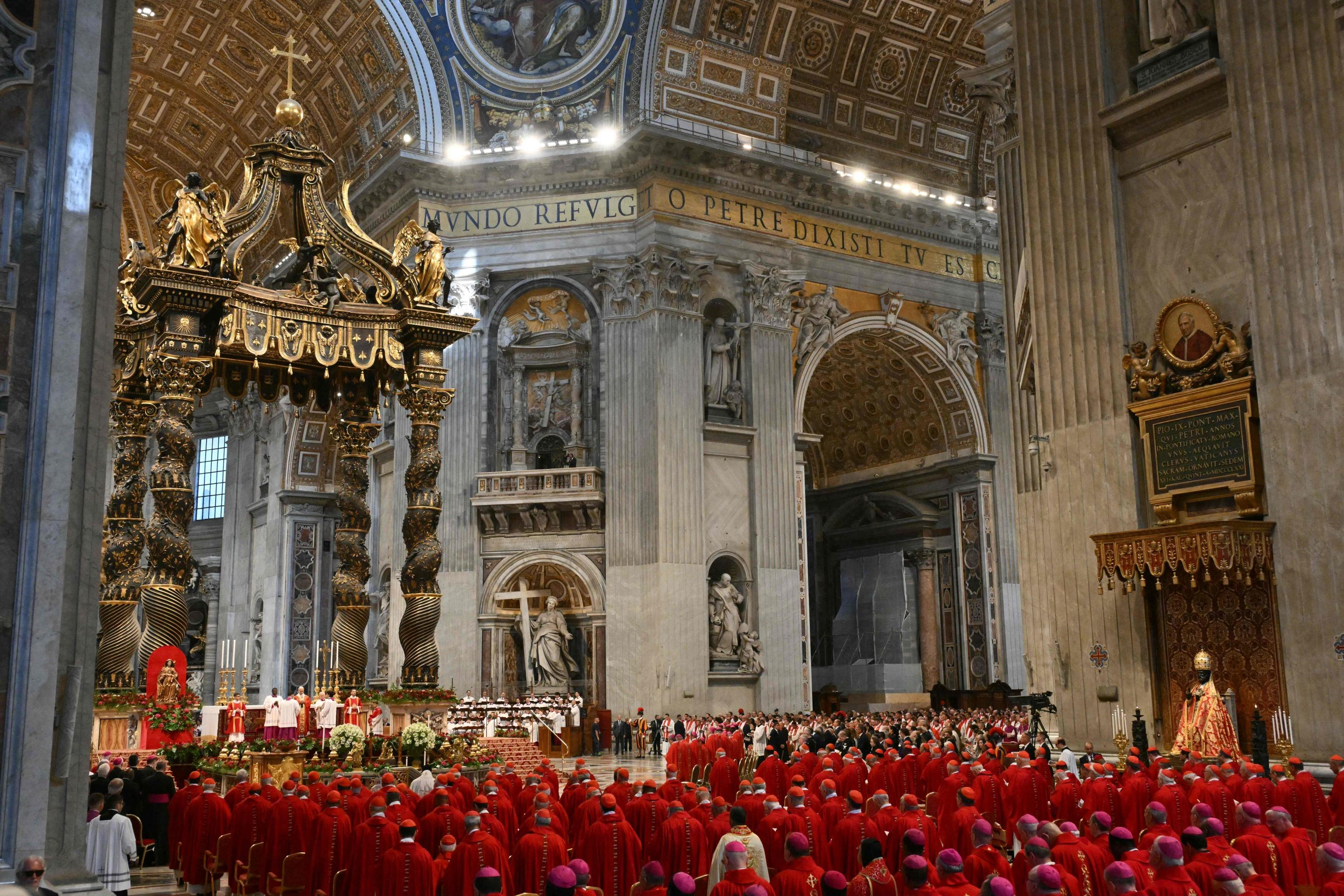 Papa Leone XIV durante la Messa per i Santi Pietro e Paolo nella Basilica Vaticana / AFP